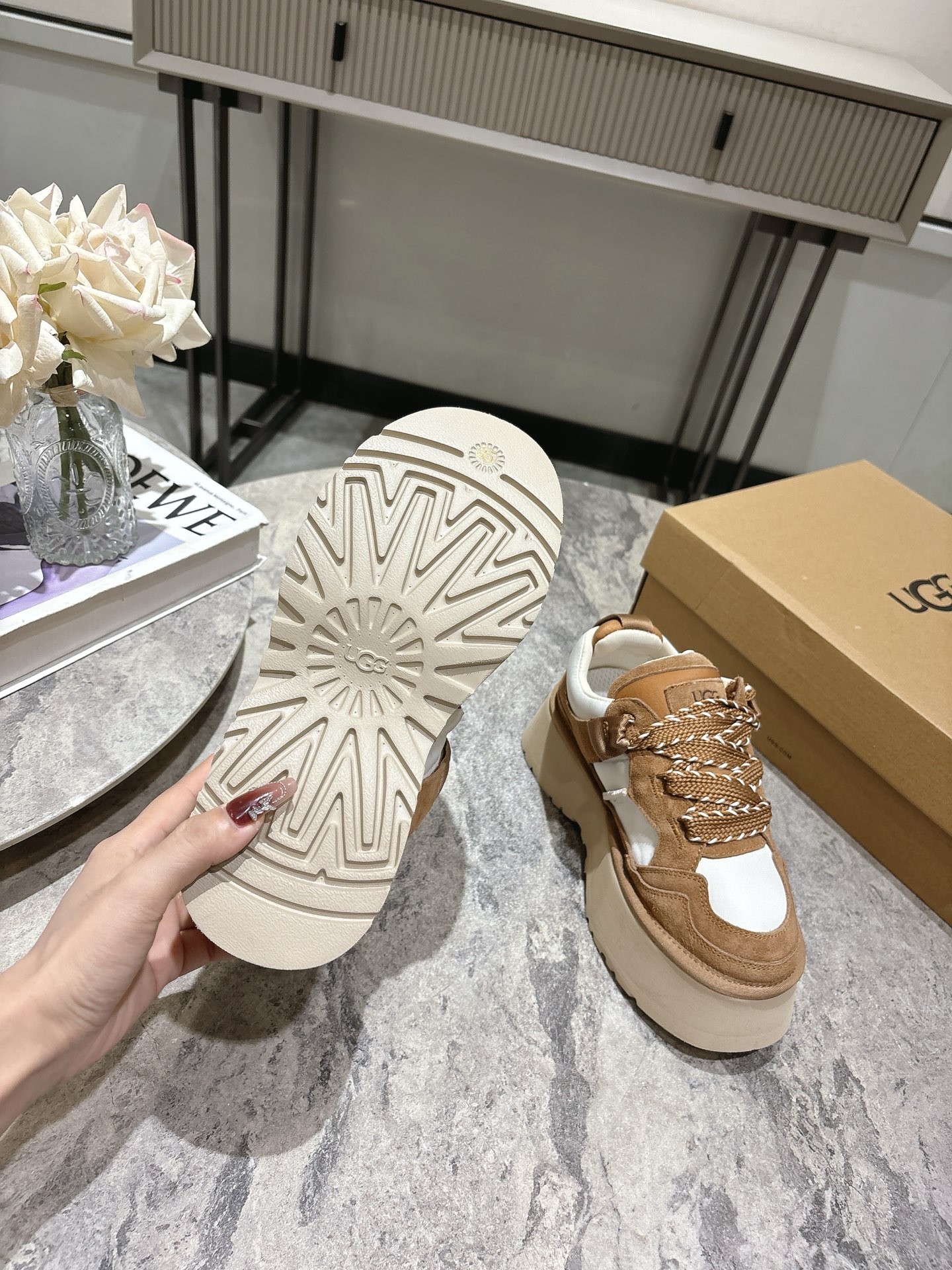 New UGG 775 Snow Boots: Lightweight Cloud-like Comfort with Fashionable Design - 图片 5