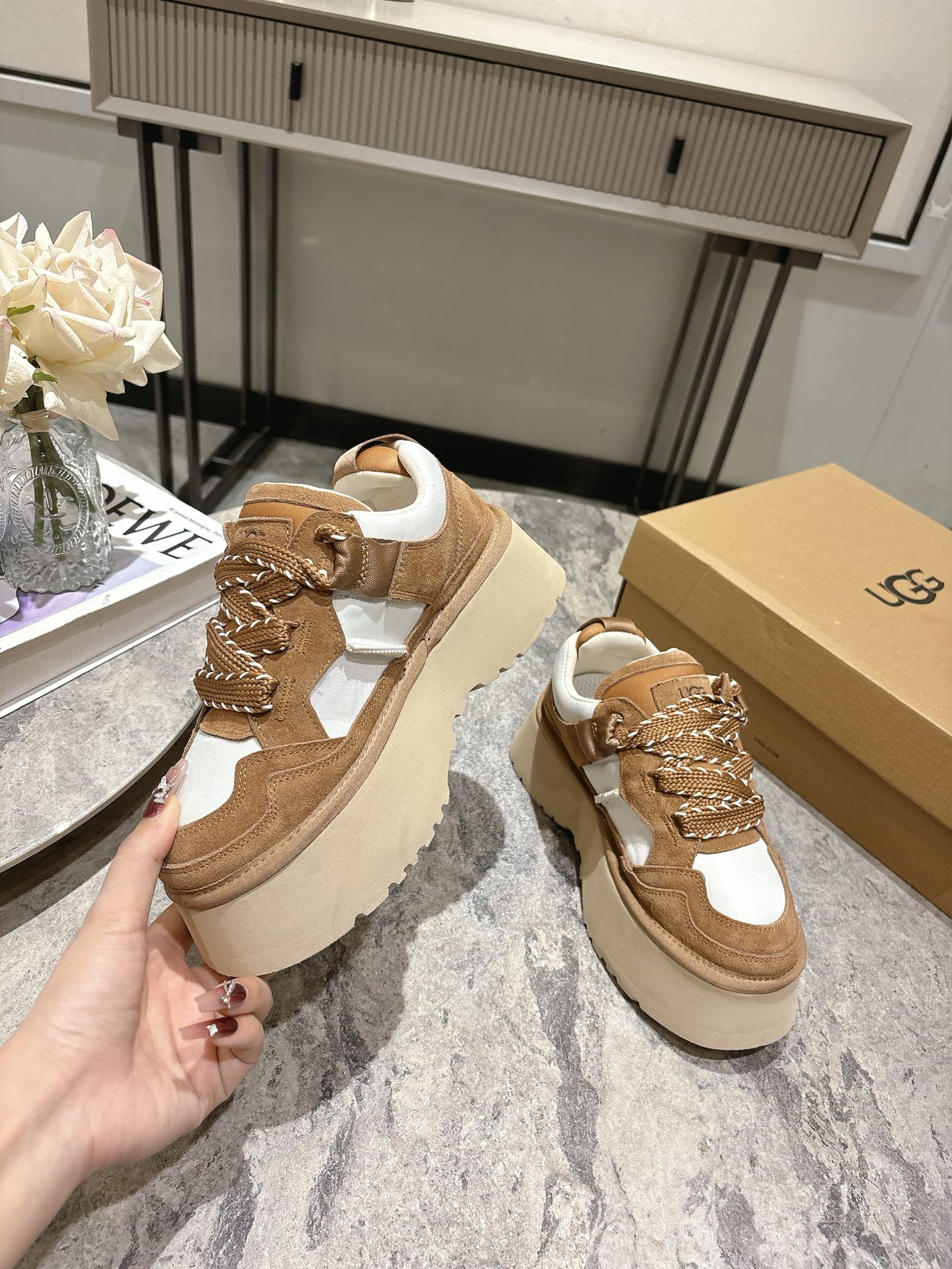 New UGG 775 Snow Boots: Lightweight Cloud-like Comfort with Fashionable Design - 图片 4