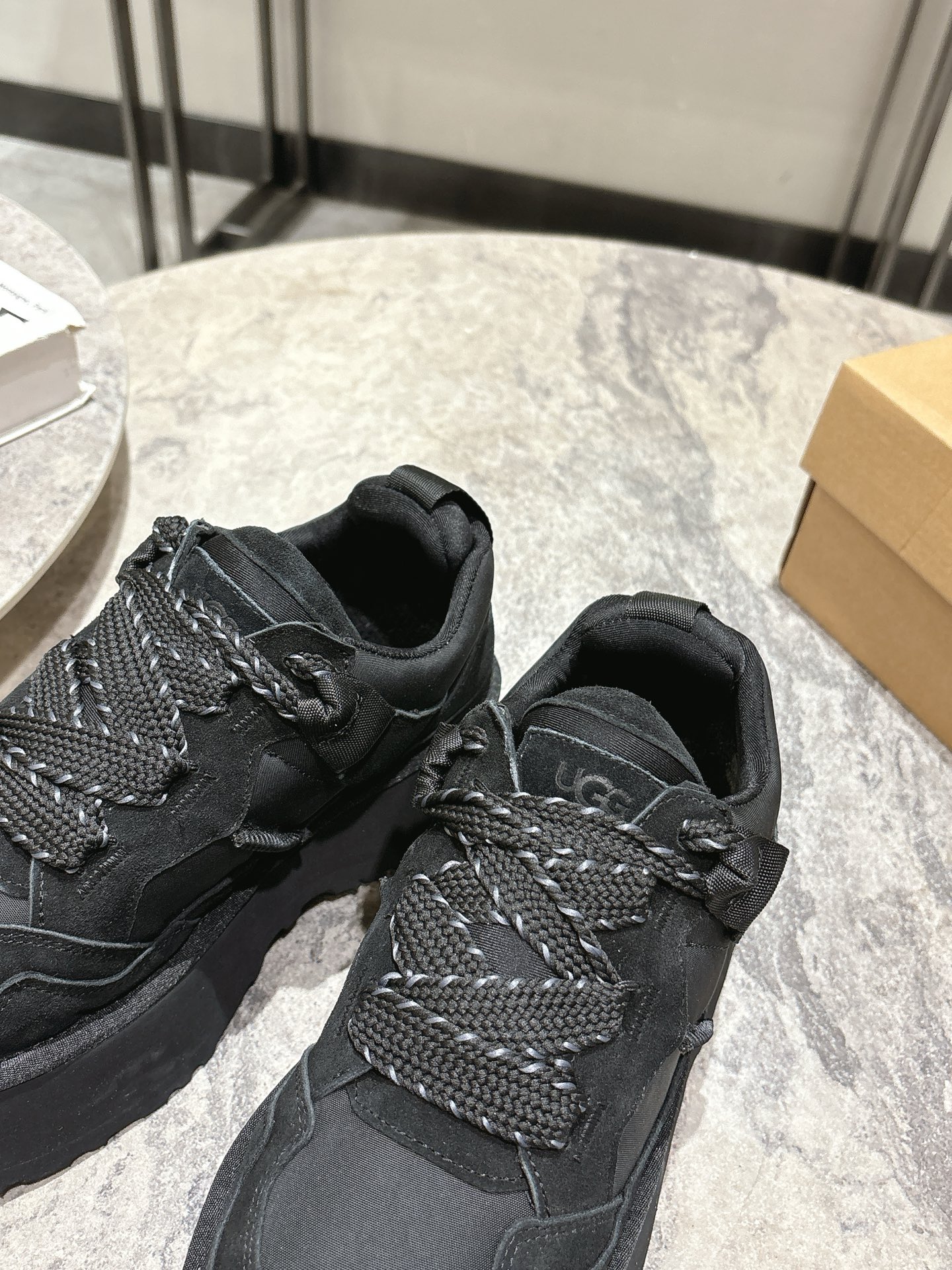 New UGG 775 Snow Boots: Lightweight Comfort with Stylish Design and Furry Accents - 图片 9