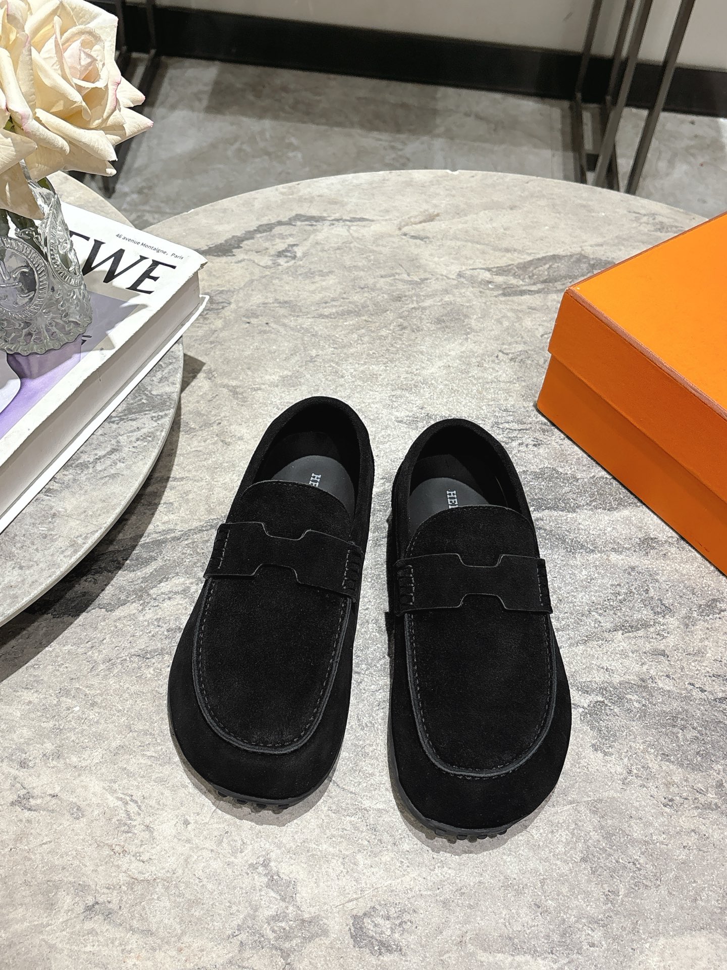 NO:446593,Men's 10, HERMES couple's Muller shoes Birkenstock shoes, one-foot loafers casual shoes, it looks good no matter how you match it, casual and high-end feel, great comfort, matched with various socks, it is very fashionable. Imported high mercerized fabric, sheepskin inner, non-slip and wear-resistant sole Size35-39 40-44 (women 40, men 45 customized), loafers, hermes, hermes, loafers, sheepskin, socks19860909男10, HERMES爱马仕情侣款穆勒鞋勃肯鞋一脚蹬乐福鞋休闲鞋 怎么搭配都好看,随意且高级的感觉 舒适度也很棒,搭配各种袜子,潮爆了 进口高丝光面料 羊皮内里 防滑耐磨大底 Size35-39 40-44(女40 男45定做),乐福鞋,hermes,hermes,loafers,sheepskin,socks,Women's Shoes