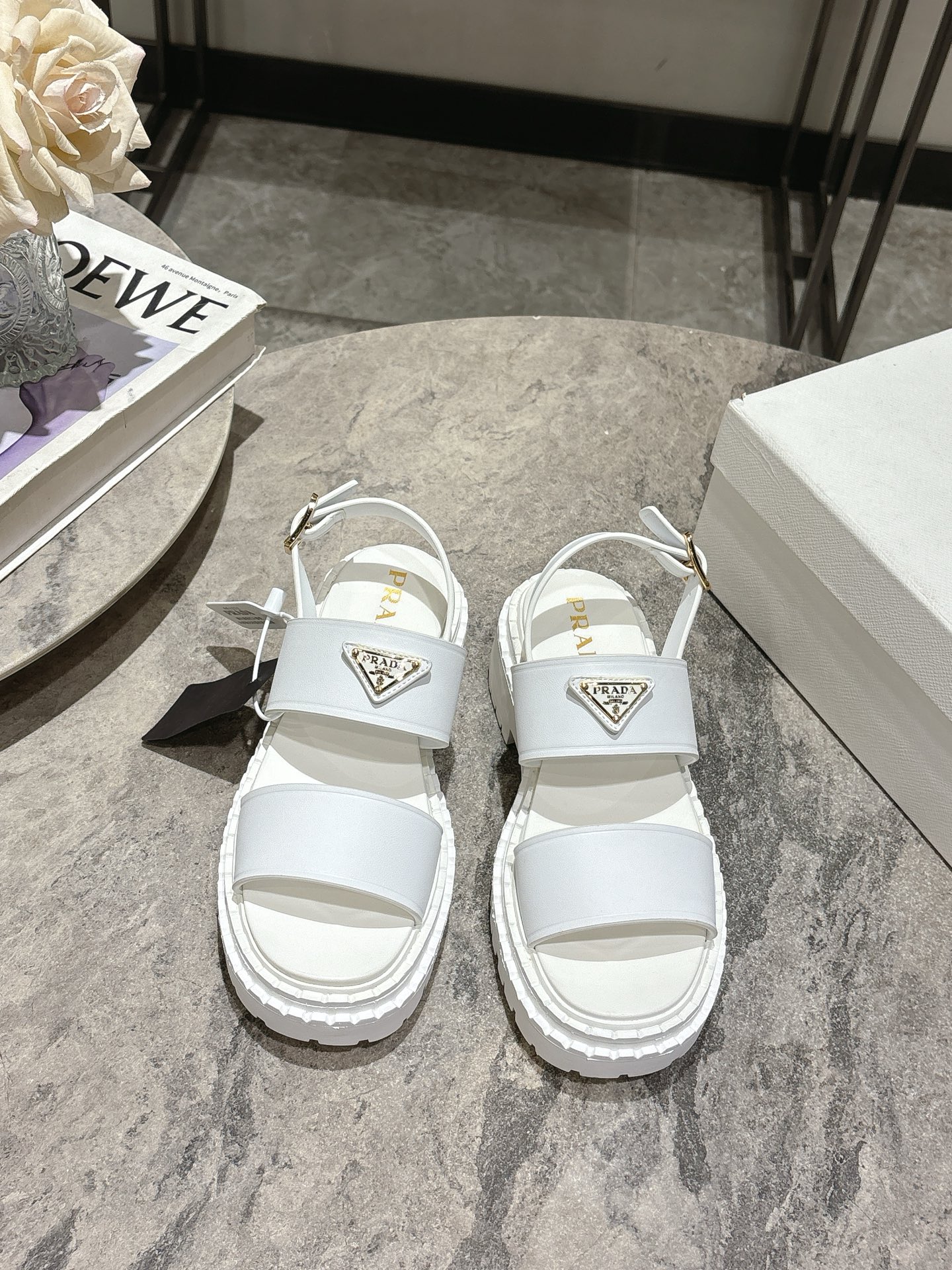 NO:494038,Top quality prada fw25 new arrival~ Prada 2025 women's new Roman open-toe triangle logo sandals The rhythm of the counter being out of stock as soon as it is on. There are so many internet celebrity fashion bloggers planting grass. It is really comfortable to put on the feet. Delicate and comfortable and not monotonous [Love] IP foam soft upper sheepskin lining/footpad original TPU filling sole Original oil edge craft leather edge strip Size: 35-39 (40 41 custom made no return or exchange), sandals, prada, prada, sandals, sheepskin19860909顶级品质 prada fw25 new arrival～ 普拉达2025女士新款罗马露趾三角徽标凉鞋 专柜一上就断货的节奏 超级多的网红时尚博主种草 上脚真的太舒服了 细腻舒适又不单调[爱心] IP发泡软鞋面 羊皮内里/垫脚 原版TPU灌注大底 原版油边工艺真皮沿条 Size: 35-39 (40 41订做不退换）,凉鞋,prada,prada,sandals,sheepskin,Women's Shoes