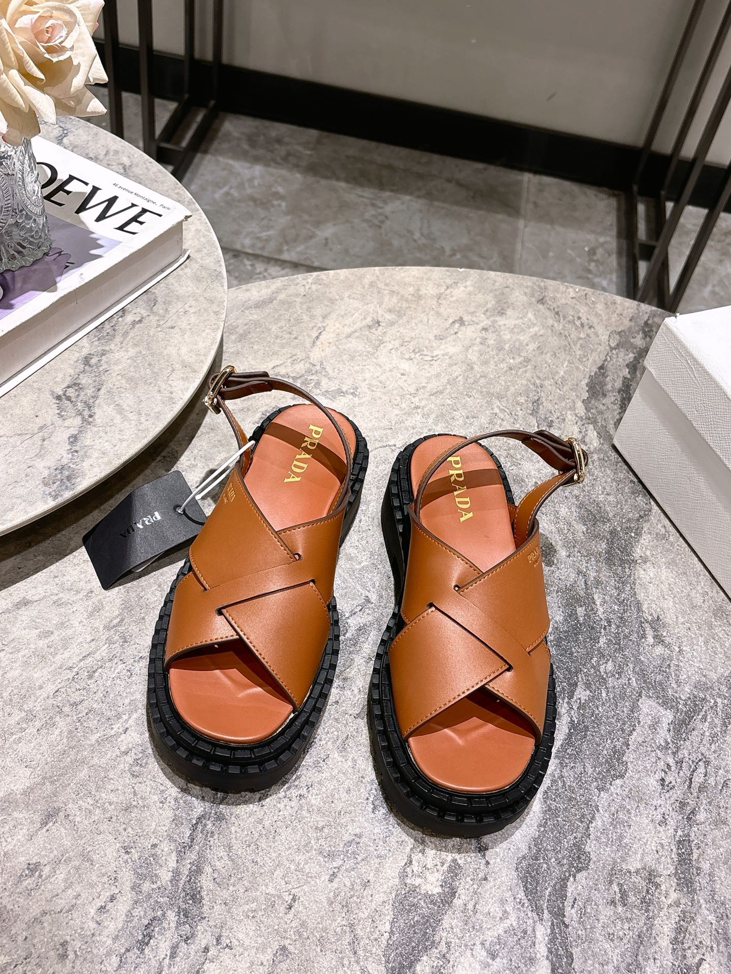 NO:494045,Top quality prada fw25 new arrival~ Prada 2025 women's new Roman open-toe cross sandals The rhythm of the counter being out of stock as soon as it is on. There are so many internet celebrity fashion bloggers planting grass. It is really comfortable to put on the feet. Delicate and comfortable and not monotonous [Love] IP foam soft upper sheepskin lining/footpad Original TPU filling sole Original oil edge craft electroplated hardware Size: 35-39 (40 41 custom made without return or exchange), sandals, prada, prada, sandals, sheepskin19860909顶级品质 prada fw25 new arrival～ 普拉达2025女士新款罗马露趾交叉凉鞋 专柜一上就断货的节奏 超级多的网红时尚博主种草 上脚真的太舒服了 细腻舒适又不单调[爱心] IP发泡软鞋面 羊皮内里/垫脚 原版TPU灌注大底 原版油边工艺电镀五金 Size: 35-39 (40 41订做不退换）,凉鞋,prada,prada,sandals,sheepskin,Women's Shoes