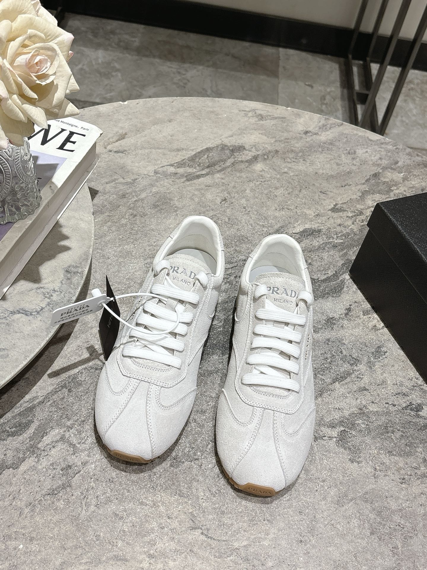 NO:467612,, Prada Prada 25ss autumn and winter new style German training shoes casual shoes precision-made, even stitching, unobstructed leather texture, multi-color splicing, fashionable and generous, soft, comfortable and breathable, with PRADA letter logo on the outside, matched with fabric inner, silver-silver logo cowhide feet pads, paired with P's exclusive rubber sole, fine details, and a versatile product for travel!  High mercerized beef velvet upper, inner foot pad sheepskin sole TPU two-color outsole Size35-39 (40.41 custom made without return), casual shoes/sports shoes, prada, prada, sneakers, cowhide, sheepskin19860909, Prada 普拉达25ss秋冬新款 德训鞋 休闲鞋 精工制造,缝线均匀,皮质质感一览无余,多色拼接,时尚大方,柔软舒适透气,外侧饰有PRADA字母徽标 搭配织物内里,烫银logo牛皮脚垫,搭配P家专属橡胶大底,细节精工细作,出行百搭佳品！ 鞋面高丝光牛反绒 内里垫脚羊皮 鞋底TPU双色大底 Size35-39（40.41订做不退换）,休闲鞋/运动鞋,prada,prada,sneakers,cowhide,sheepskin,Women's Shoes