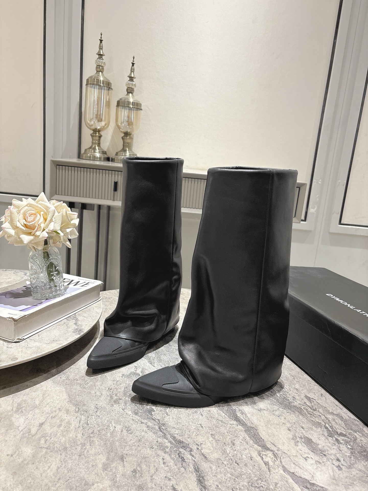 “Women’s Casual Black Shoes with 3cm Height Increase for Street Style and Comfort”
