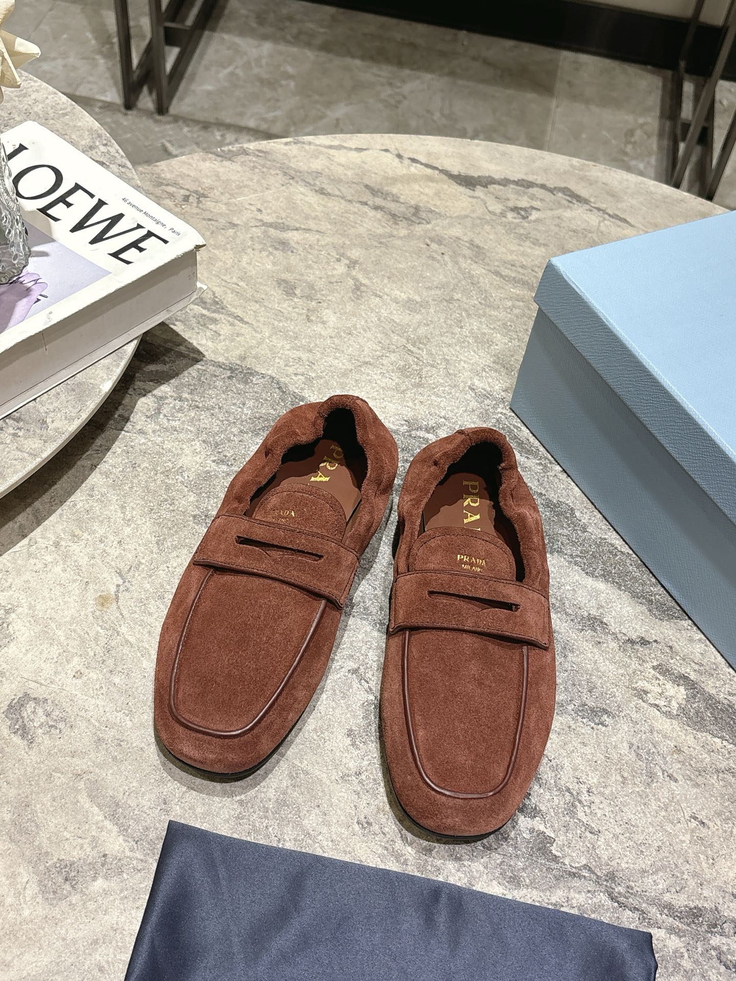 NO:467629,Men's 10, PRADA Prada 25 Spring and Summer Paris Fashion Show New Couple Show Vintage Wrinkled Ballet Shoes This year's most beautiful and high-end ballet shoes French elegant temperament online Premium and fashionable Retro and temperament Retro and temperament Wearable items in all seasons Good to wear and good looking [Celebration] Cow reverse velvet/matte upper Sheepskin Original rubber sole Size 35-39 39-44 (Female 40 and 45 customized for men), Loafers, prada, prada, loafers, sheepskin19860909男10, PRADA普拉达25春夏巴黎时装秀新品情侣款走秀款复古皱褶芭蕾舞鞋 本年度最美丽高级的芭蕾舞鞋 法式优雅气质在线 高级又时髦 文艺复古又气质 四季可穿的单品 好穿又好看 [庆祝] 牛反绒/哑光鞋面 羊皮里 原版橡胶底 码数35-39 39-44（女40男45定做）,乐福鞋,prada,prada,loafers,sheepskin,Women's Shoes