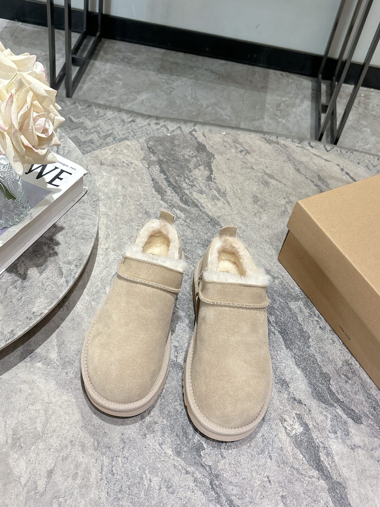 NO:493985,UGG super classic mini lazy person pedals snow boots. Lower top classic boot design. Neat and stylish and light sole. Double the slack feeling. Four colors for sale. Pure wool inside. Size: 35-39 (40 custom made), snow boots, boots19860909UGG超经典迷你款懒人一脚蹬雪地靴 更低帮的经典靴设计 利落有型轻薄鞋底 松弛感翻倍 四色发售 内里纯羊毛 码数:35-39(40定做),雪地靴,boots,Women's Shoes