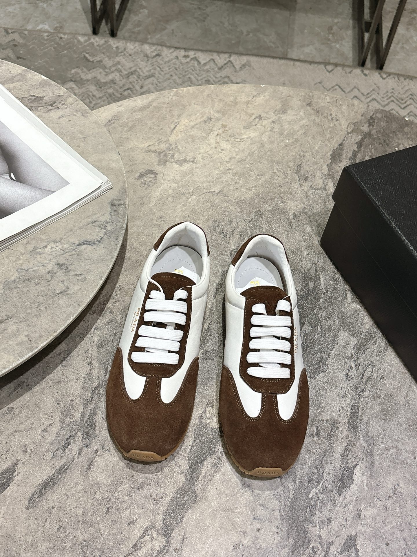 NO:493982,, Prada Prada 25ss autumn and winter new style German training shoes casual shoes precision-made, even stitching, unobstructed leather texture, multi-color splicing, fashionable and generous, soft, comfortable and breathable, with PRADA letter logo on the outside, matched with fabric inner, silver-silver logo cowhide feet pads, paired with P's exclusive rubber sole, fine details, and a versatile product for travel!  High mercerized beef velvet upper, inner foot pad sheepskin sole TPU two-color outsole Size35-39 (40.41 custom made without return), casual shoes/sports shoes, prada, prada, sneakers, cowhide, sheepskin19860909, Prada 普拉达25ss秋冬新款 德训鞋 休闲鞋 精工制造,缝线均匀,皮质质感一览无余,多色拼接,时尚大方,柔软舒适透气,外侧饰有PRADA字母徽标 搭配织物内里,烫银logo牛皮脚垫,搭配P家专属橡胶大底,细节精工细作,出行百搭佳品！ 鞋面高丝光牛反绒 内里垫脚羊皮 鞋底TPU双色大底 Size35-39（40.41订做不退换）,休闲鞋/运动鞋,prada,prada,sneakers,cowhide,sheepskin,Women's Shoes