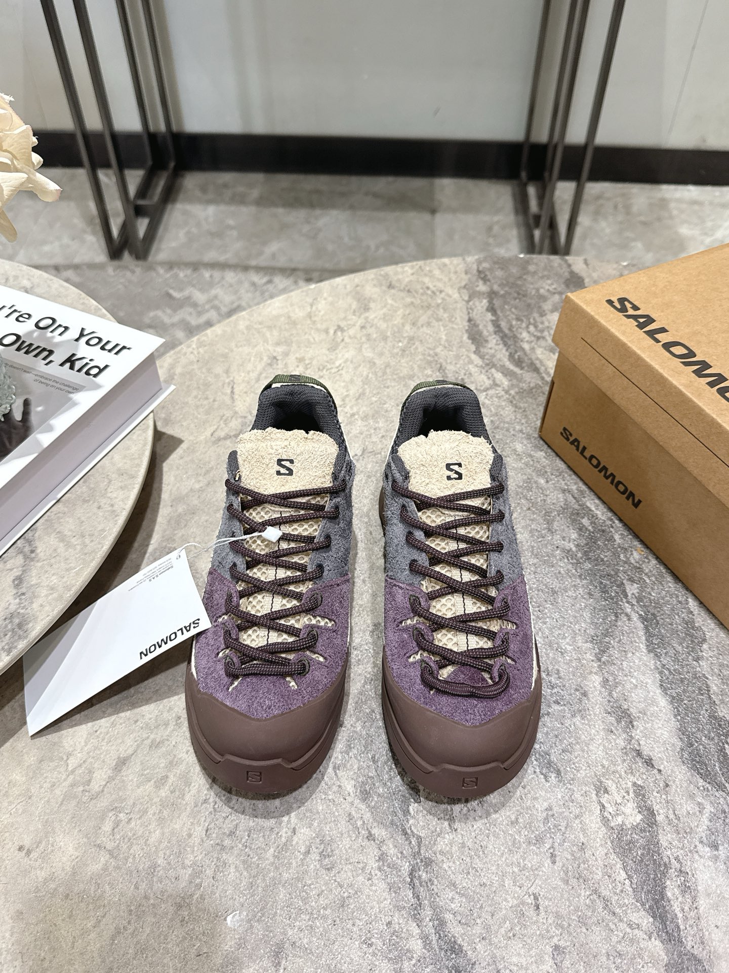 NO:546474,Salomon 25SS new Aero Glide3 Grvl running shoes Salomon products are known for their superior quality and unique design, focusing on the functionality and durability of the product while taking into account the sense of fashion. X-ALP SUEDE is a shoe rooted in Salomon's hiking history, inspired by hiking shoes suitable for rocky terrain and mountain roads. This hybrid shoe features a premium design, including a long suede upper, rubber toe and side powerband, to protect your feet in a variety of terrain while also having excellent functionality from hiking. This latest model features a beautiful green color scheme, 30 open mesh, embroidered details and flat laces for a cool look. This is a low-key yet eye-catching premium shoe. Upper Niujing Neli mesh Outsole original mold open sole SIZE35-39 40-44 (for women 40 men 45 customized), casual shoes/sports shoes, loro piana, sneakers19860909Salomon萨洛蒙25SS新款Aero Glide3 Grvl跑鞋 Salomon 的产品以卓越的品质和独特的设计著称,注重产品的功能性和耐用性,同时兼顾时尚感.X-ALP SUEDE 是一款扎根于 Salomon 登山历史的鞋款,其灵感源自适合穿越岩石地形和山路的登山鞋. 这款混合鞋款采用优质设计,包括长绒面革鞋面、橡胶鞋头和侧边动力带,可在各种地形中为您的双脚提供保护,同时兼具源自登山运动的卓越功能性.这款最新款采用靓丽的绿色配色、30 开放式网眼、刺绣细节和扁平鞋带,打造酷炫外观.这是一款低调却又引人注目的优质鞋款. 鞋面牛京 内里网布 大底原版开模大底 SIZE35-39 40-44(女40男45定做),休闲鞋/运动鞋,loro piana,sneakers,Women's Shoes