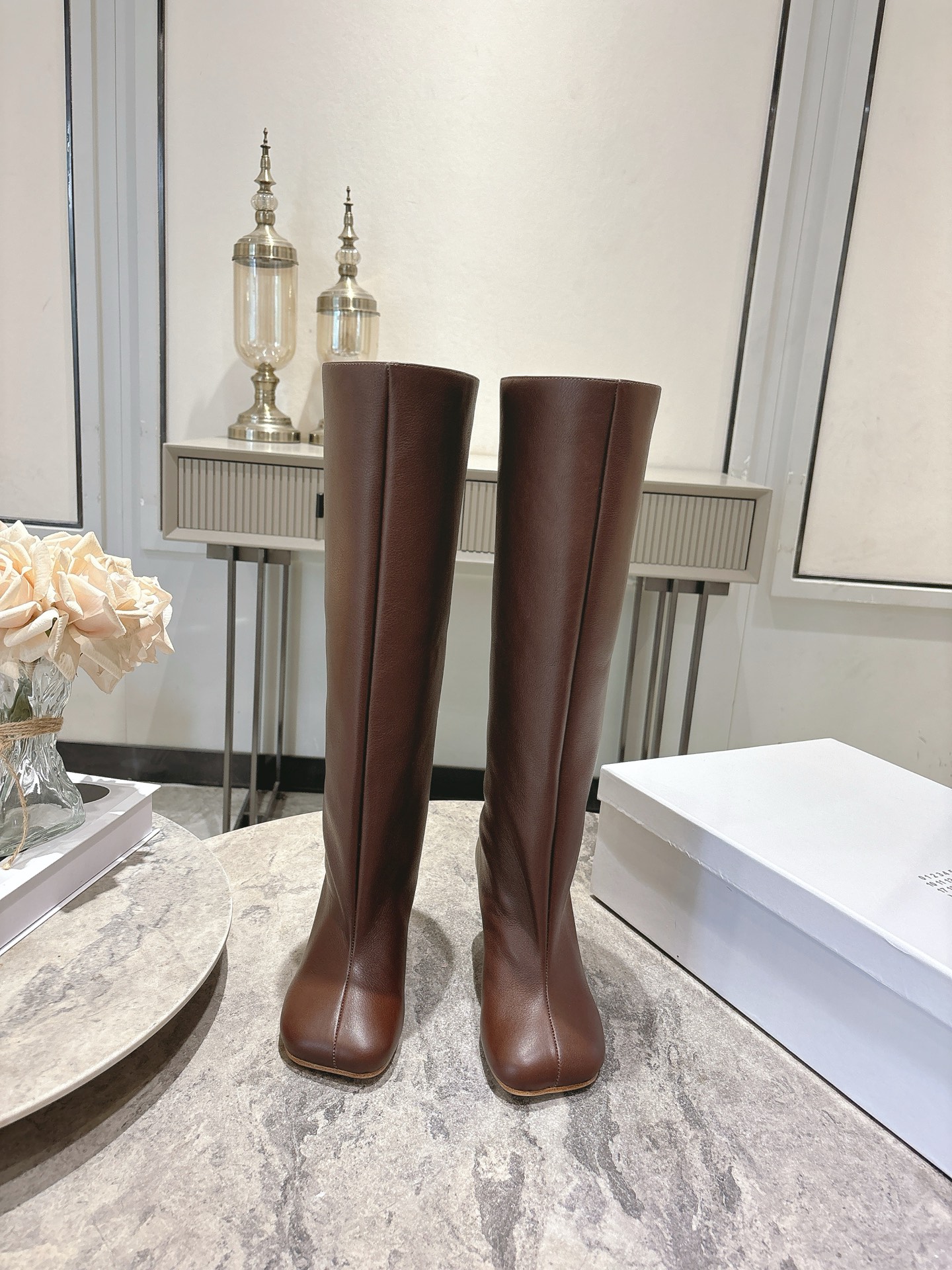 NO:592658,The top version, MM6 25 early autumn new high boots, I really like them. The cowhide boots don’t look too good on the feet, okay?  Cowhide upper, cowhide lining, genuine leather outsole Size: 35-39 (40.41 customized) Comes with original packaging, boots, masion margiela, boots, cowhide, Leather soles19860909顶级版本, MM6 25早秋新款高筒靴真的太爱了 牛皮长靴款 上脚真的不要太好看好吗？ 鞋面牛皮 内里牛皮 真皮大底 码数:35-39 (40.41定做) 配原版一致包装,靴子,masion margiela,boots,cowhide,Leather soles,Women's Shoes