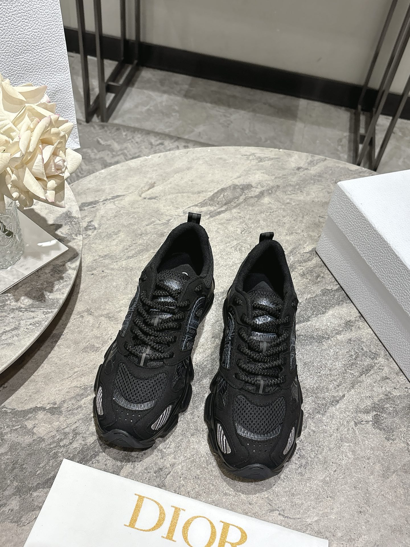 NO:592605,The latest popular model, the main popular product of 2025, is the newly released Dior Dior Chrono new casual sports shoes, running shoes and dad shoes. It is really cool and futuristic! It is really cool!  Once again interpreting Dior's concept of cool fashion, the lucky star will bless you with good luck. The new EVA sole is super light and super soft! A perfect replica of the original!  Fully matched material and mold!  !  35-39 (customized at 40.41), dad shoes, fur shoes, dior, dior, sneakers19860909最新爆款 明星款2025主推爆品 全新发售的迪奥 Dior Chrono 新款休闲运动鞋跑鞋老爹鞋 真的酷毙了,未来感十足!真的好飒！再次演绎了迪奥酷时尚的理念,幸运星为你加持好运,全新的EVA鞋底超轻超软!原版完美复刻！全对版材质 模具！！35-39(40.41定做),老爹鞋毛毛鞋,dior,dior,sneakers,Women's Shoes