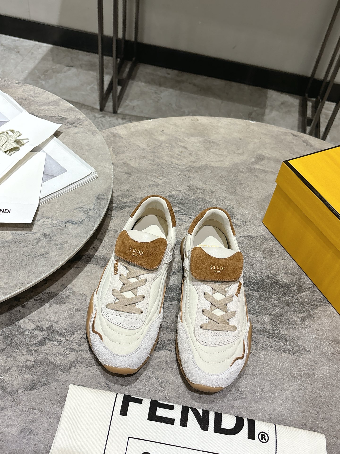 NO:588381,Fendi* Fendi autumn and winter new round toe lace-up casual sports shoes for women, top quality, plush cow suede upper, original split hardware, imported sheep lining, original private mold combination bottom, code number: 35-39 (customized at 40.41),,fendi,fendi,sneakers19860909Fendi*芬迪秋冬新款圆头系带休闲运动鞋女 顶级品质 鞋面长绒牛反毛皮面 原版分体五金字 进口绵羊内里 原版私模组合底 码数:35-39(40.41定做),,fendi,fendi,sneakers,Men's shoes