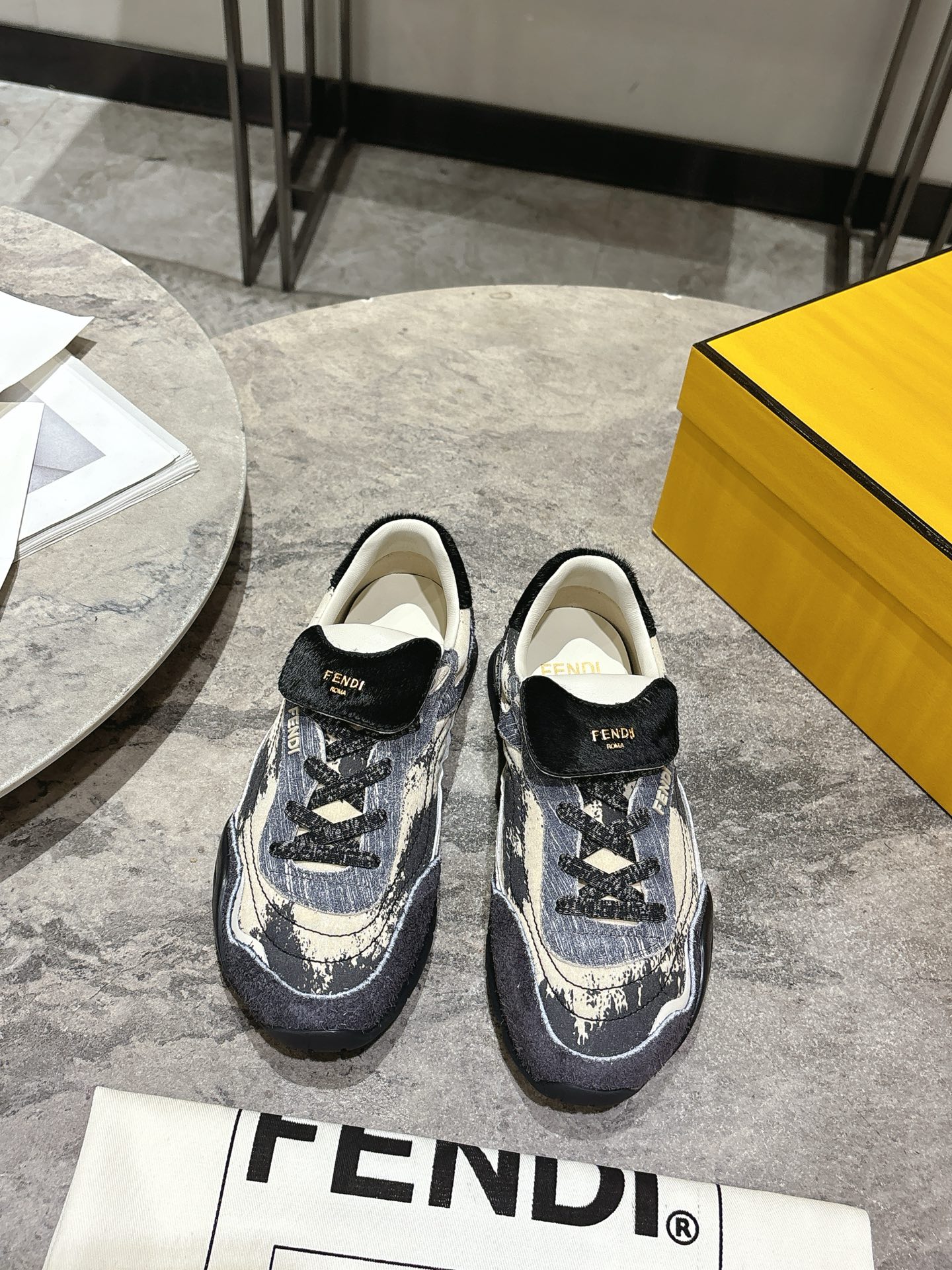 NO:588386,Fendi* Fendi autumn and winter new round toe lace-up casual sports shoes for women, top quality, plush cow suede upper, original split hardware, imported sheep lining, original private mold combination bottom, code number: 35-39 (customized at 40.41),,fendi,fendi,sneakers19860909Fendi*芬迪秋冬新款圆头系带休闲运动鞋女 顶级品质 鞋面长绒牛反毛皮面 原版分体五金字 进口绵羊内里 原版私模组合底 码数:35-39(40.41定做),,fendi,fendi,sneakers,Men's shoes
