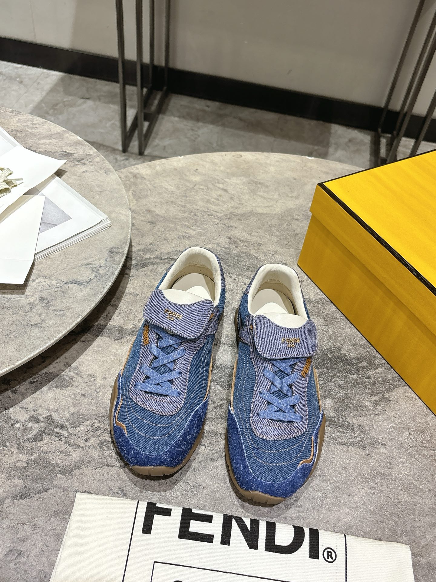 NO:588388,Fendi* Fendi autumn and winter new round toe lace-up casual sports shoes for women, top quality, plush cow suede upper, original split hardware, imported sheep lining, original private mold combination bottom, code number: 35-39 (customized at 40.41),,fendi,fendi,sneakers19860909Fendi*芬迪秋冬新款圆头系带休闲运动鞋女 顶级品质 鞋面长绒牛反毛皮面 原版分体五金字 进口绵羊内里 原版私模组合底 码数:35-39(40.41定做),,fendi,fendi,sneakers,Men's shoes