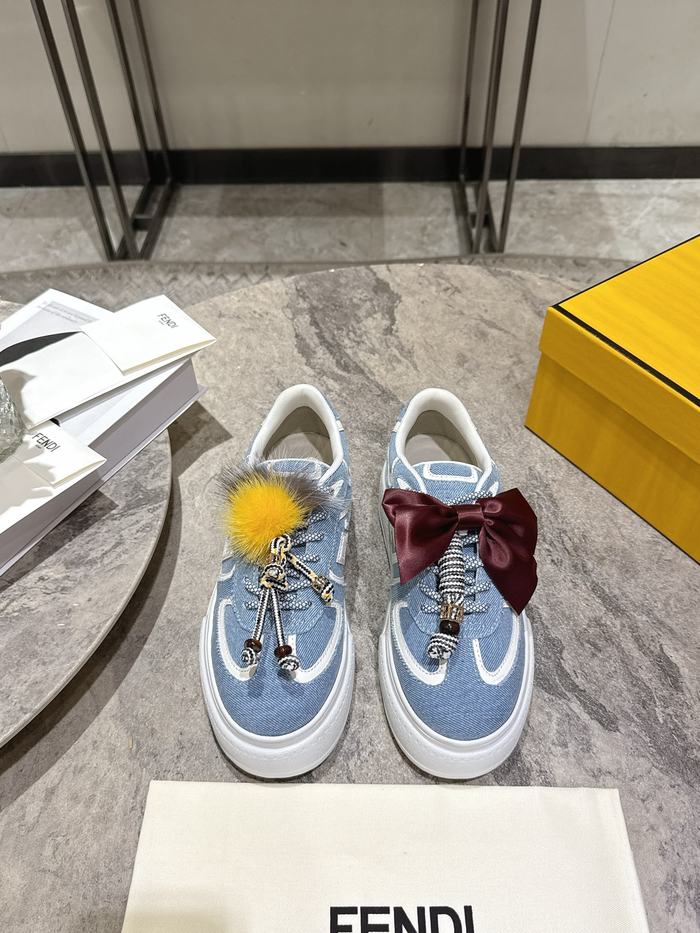 NO:630101,FENDI Match Platform sneakers fly across the city, full of whimsy. FENDI Match Platform sneakers jump freely with the rhythm. The smart shape echoes the dynamic color matching/multiple colors to find fun moments. Super cute match sneakers with two small fur pendants. The pendants can be removed and hung on the bag, or exchange friendship charms with good friends. After being removed, the match is also very versatile and beautiful. It automatically increases by 5 cm when put on [doge]. Original craftsmanship of full cowhide. Original color matching doll.  IP foam ultra-light thick sole size 35-39 (customized for 40), casual shoes/sports shoes, fendi, tom ford, sneakers, cowhide19860909FENDI Match Platform运动鞋 飞跃都市,满载奇思妙想山 FENDI Match Platform运动鞋 随节奏自由跃动』 灵动造型呼应活力配色/多元色彩寻往乐趣时刻 超可爱带两个小皮草挂件的match运动鞋.挂件可以拆下挂在包包上,或者和好朋友交换friendship charm. 拆下来后的match也很百搭好看穿上自动增高5厘米[doge] 全牛皮原版工艺 原版配色玩偶 IP发泡超轻厚底 size 35-39(40定做),休闲鞋/运动鞋,fendi,tom ford,sneakers,cowhide,Women's Shoes