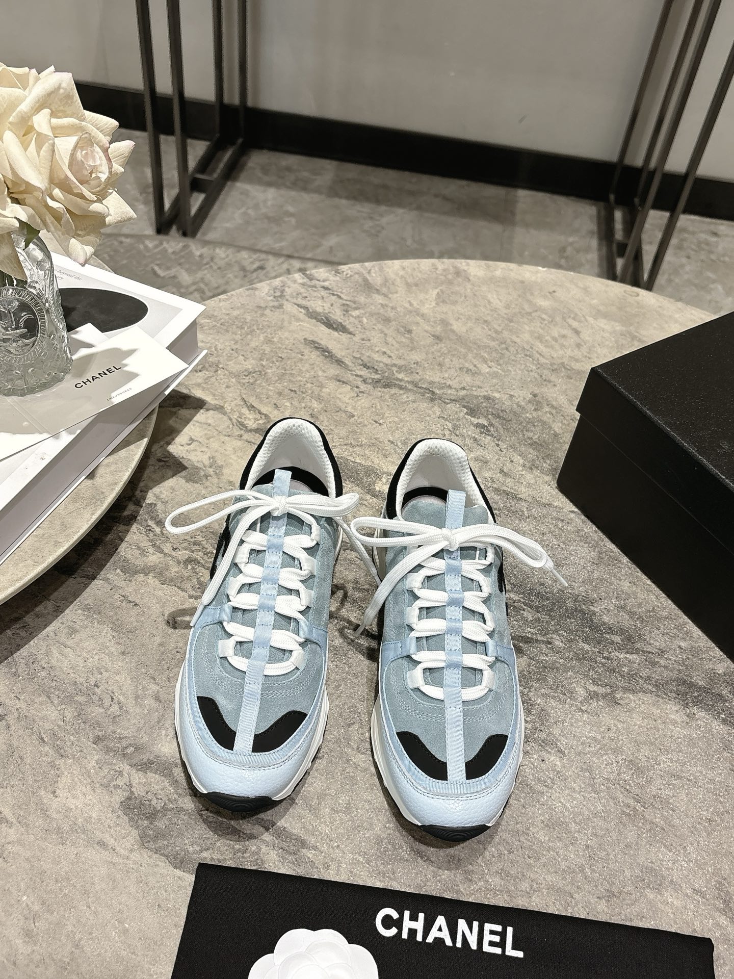 NO:630085,, Chanel Chanel's latest 25C casual sneakers, original mold customization, incomparably beautiful and easy to wear, absolute fairy style, super comfortable, high-end color matching, versatile, casual casual sports style, cool and natural, interpreting Chanel's fashionable femininity. Upper, made of custom imported calfskin, custom frosted calfskin, mesh lining, original one-to-one professional custom mesh, original custom molded TPU combination outsole  Women's size 35-39 (40 customized), casual shoes/sports shoes, chanel, chanel, sneakers, cowhide19860909, Chanel 香奈儿最新25C休闲运动鞋 原版模具定制 无敌漂亮又好穿 绝对仙女款 超级舒服,配色高级耐看 百搭 率性的休闲运动风,飒爽又自然,演绎香奈儿的时髦女性气质 鞋面 采用定制进口小牛皮定制磨砂小牛皮 网布 内里 原版一比一专业定制网布 原版定制开模TPU组合大底 女码35-39(40定做),休闲鞋/运动鞋,chanel,chanel,sneakers,cowhide,Women's Shoes