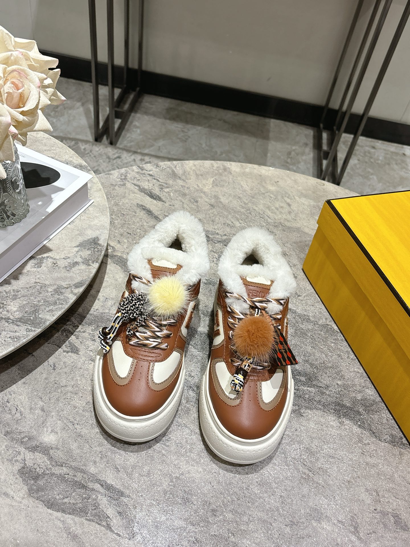 NO:629145,FENDI Match Platform wool sneakers fly across the city, full of whimsical ideas. FENDI Match Platform sneakers jump freely with the rhythm. The smart shape echoes the dynamic color matching/multiple colors to find fun moments. Super cute match sneakers with two small fur pendants. The pendants can be removed and hung on the bag, or exchange friendship charms with good friends. After being removed, the match is also very versatile and looks good when worn. It automatically increases by 5 cm [doge]. Original craftsmanship of all cowhide. All genuine wool.  Original color matching doll IP foam ultra-light thick sole size 35-39 (customized for 40), casual shoes/sports shoes furry shoes, fendi, tom ford, sneakers, cowhide19860909FENDI Match Platform羊毛运动鞋 飞跃都市,满载奇思妙想山 FENDI Match Platform运动鞋 随节奏自由跃动』 灵动造型呼应活力配色/多元色彩寻往乐趣时刻 超可爱带两个小皮草挂件的match运动鞋.挂件可以拆下挂在包包上,或者和好朋友交换friendship charm. 拆下来后的match也很百搭好看穿上自动增高5厘米[doge] 全牛皮原版工艺 全真羊毛 原版配色玩偶 IP发泡超轻厚底 size 35-39(40定做),休闲鞋/运动鞋毛毛鞋,fendi,tom ford,sneakers,cowhide,Women's Shoes