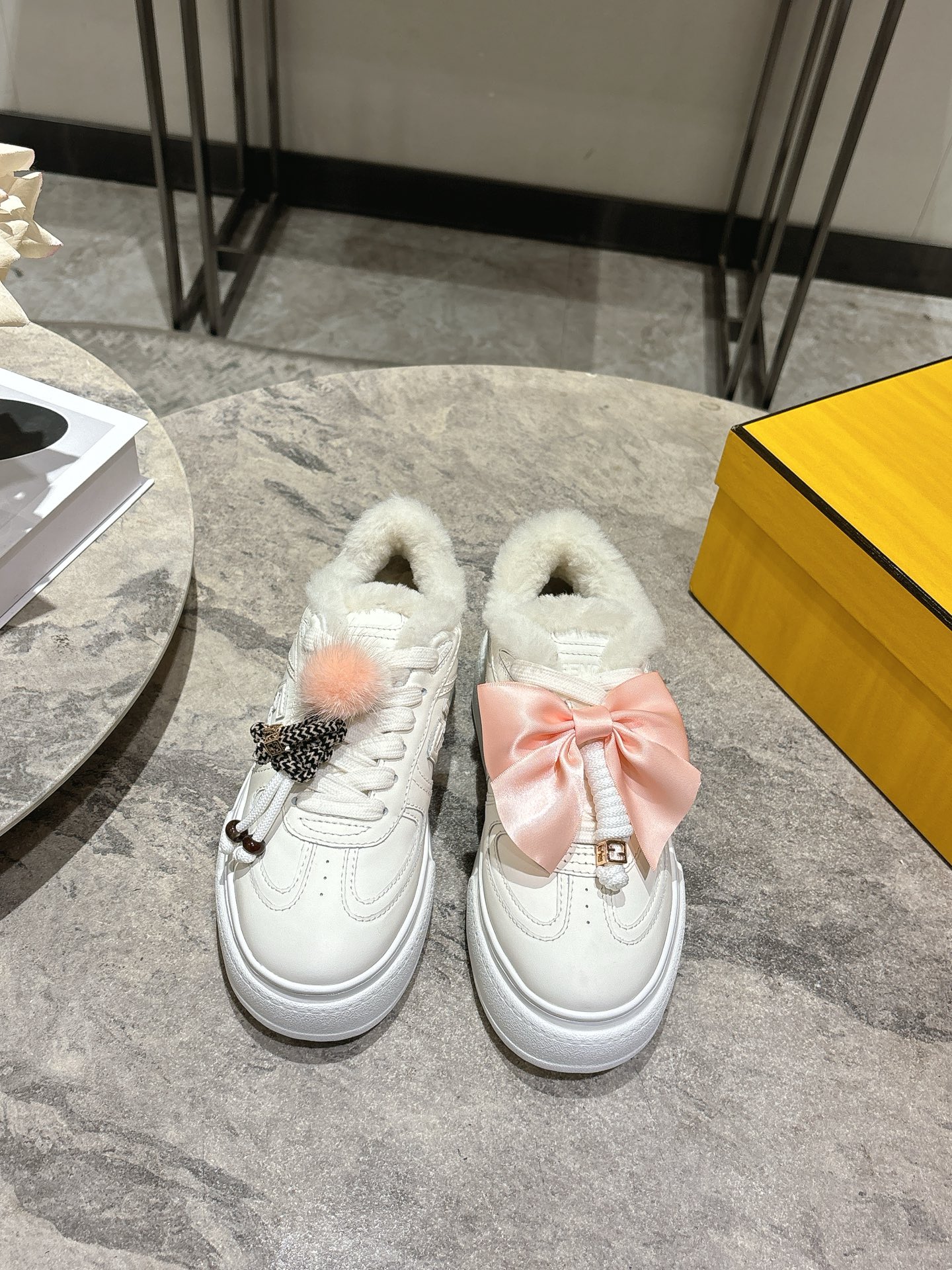 NO:630102,FENDI Match Platform wool sneakers fly across the city, full of whimsical ideas. FENDI Match Platform sneakers jump freely with the rhythm. The smart shape echoes the dynamic color matching/multiple colors to find fun moments. Super cute match sneakers with two small fur pendants. The pendants can be removed and hung on the bag, or exchange friendship charms with good friends. After being removed, the match is also very versatile and looks good when worn. It automatically increases by 5 cm [doge]. Original craftsmanship of all cowhide. All genuine wool.  Original color matching doll IP foam ultra-light thick sole size 35-39 (customized for 40), casual shoes/sports shoes, fendi, tom ford, sneakers, cowhide19860909FENDI Match Platform羊毛运动鞋 飞跃都市,满载奇思妙想山 FENDI Match Platform运动鞋 随节奏自由跃动』 灵动造型呼应活力配色/多元色彩寻往乐趣时刻 超可爱带两个小皮草挂件的match运动鞋.挂件可以拆下挂在包包上,或者和好朋友交换friendship charm. 拆下来后的match也很百搭好看穿上自动增高5厘米[doge] 全牛皮原版工艺 全真羊毛 原版配色玩偶 IP发泡超轻厚底 size 35-39(40定做),休闲鞋/运动鞋,fendi,tom ford,sneakers,cowhide,Women's Shoes