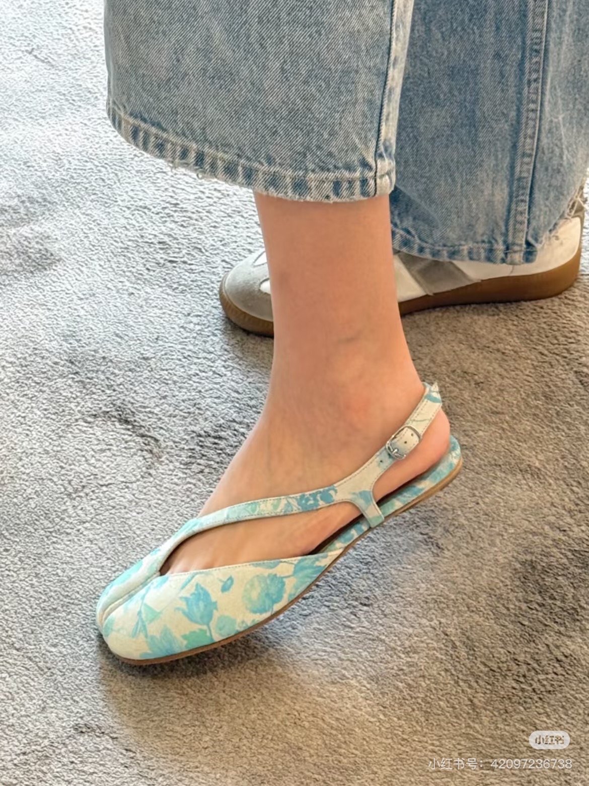 NO:921674,Upper foot picture, split-toe shoes19860909上脚图,分趾鞋,Women's Shoes