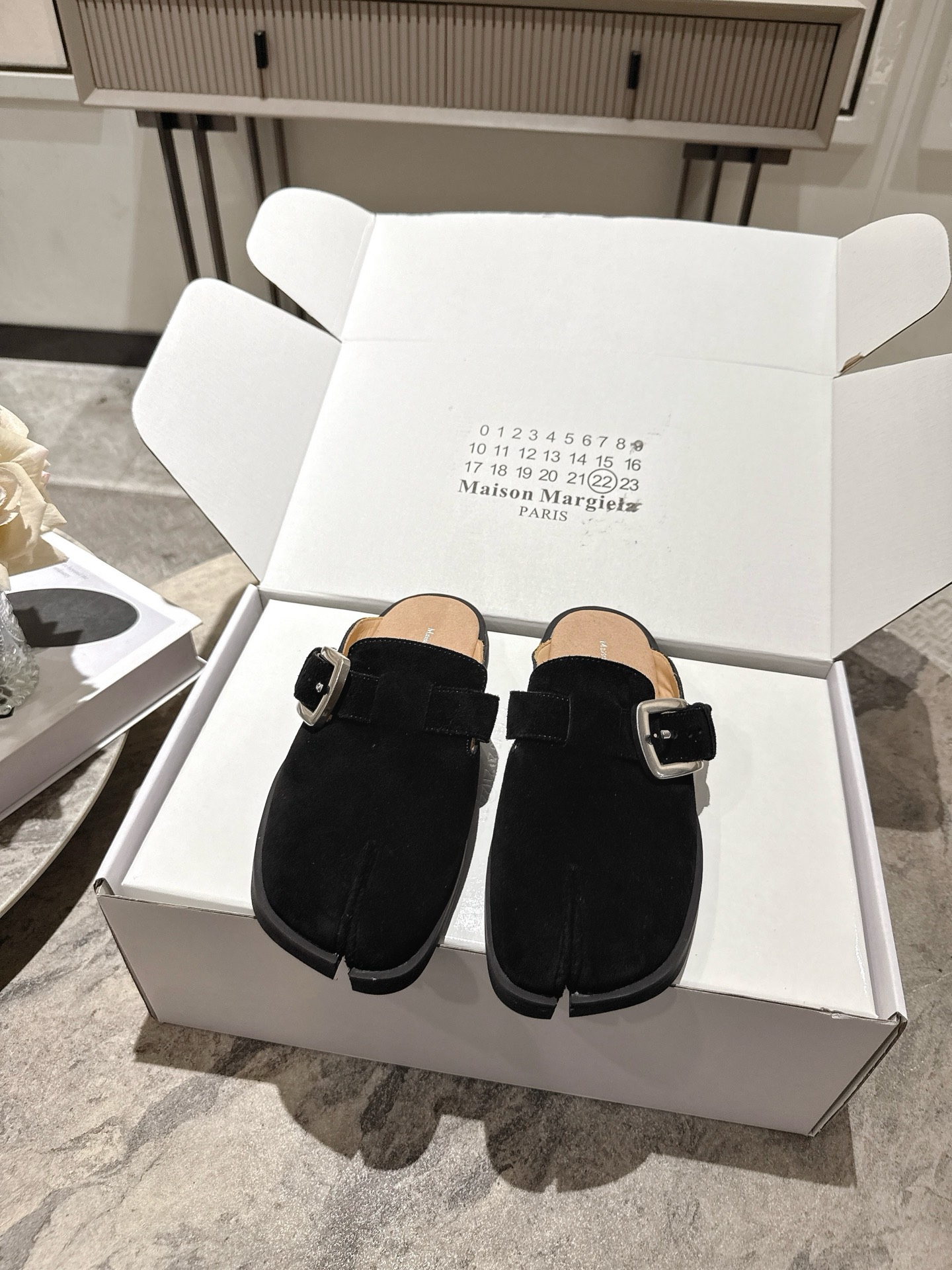 NO:871299,Maison Margiela MM6 spring and summer new split-toe Birkenstock slippers, fashionable, simple and stylish, comfortable and versatile, cowhide upper, cowhide lining, original rubber sole, original three-color sale, Size35-39 (40/41 custom-made, non-refundable), half drag, masion margiela, masion margiela, slippers, cowhide19860909Maison Margiela马吉拉MM6春夏新款分趾勃肯拖鞋 时尚简约有格调 脚感舒适百搭 鞋面牛京 牛皮内里 原版橡胶底 原版三色发售 Size35-39（40/41定做不退换）,半拖,masion margiela,masion margiela,slippers,cowhide,Women's Shoes