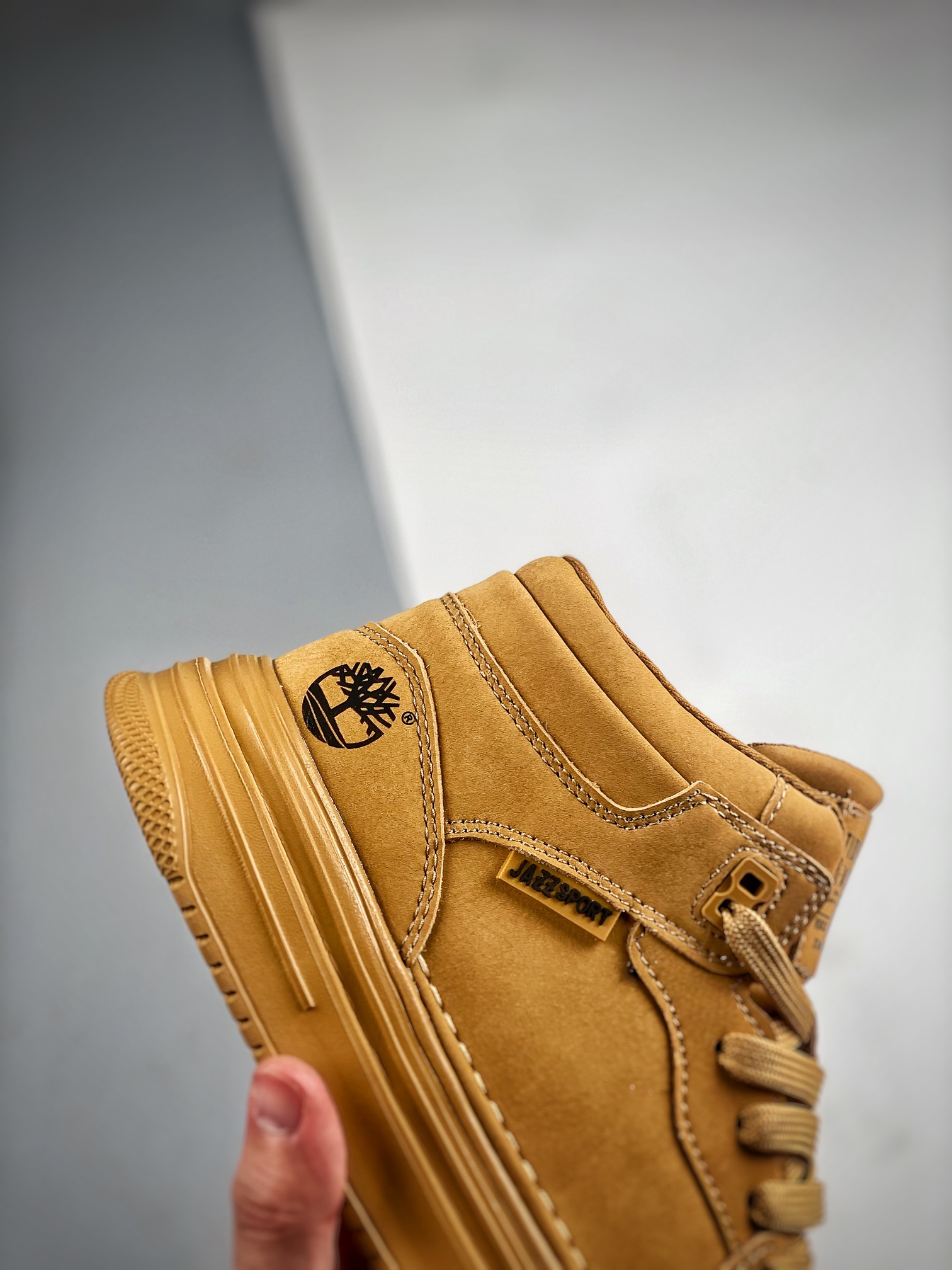 2033 Autumn and Winter Timberland Timberland Outdoor High Top Casual Light Running Shoes