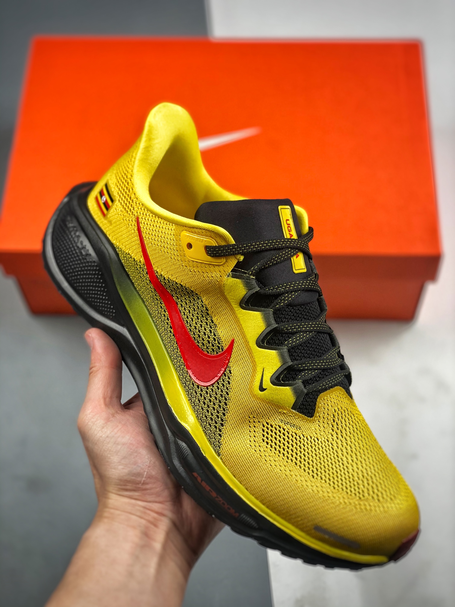 CX专供 毒版公司货 【NK】 Nk Air Zoom Pegasus 41 耐克网面透气轻便耐磨跑鞋 HF0396-001 #鞋面采用网布、织物、橡塑材料等多种材料拼接,出色支撑效果,缔造稳固脚感,塑就自然迈步体验.结合匠心排布的缓震配置,铸就稳固迈步体验.弧形外底设计,有助实现后跟到鞋头的顺畅过渡,在足部离地到落地过程中缔造流畅自如的迈步体验.