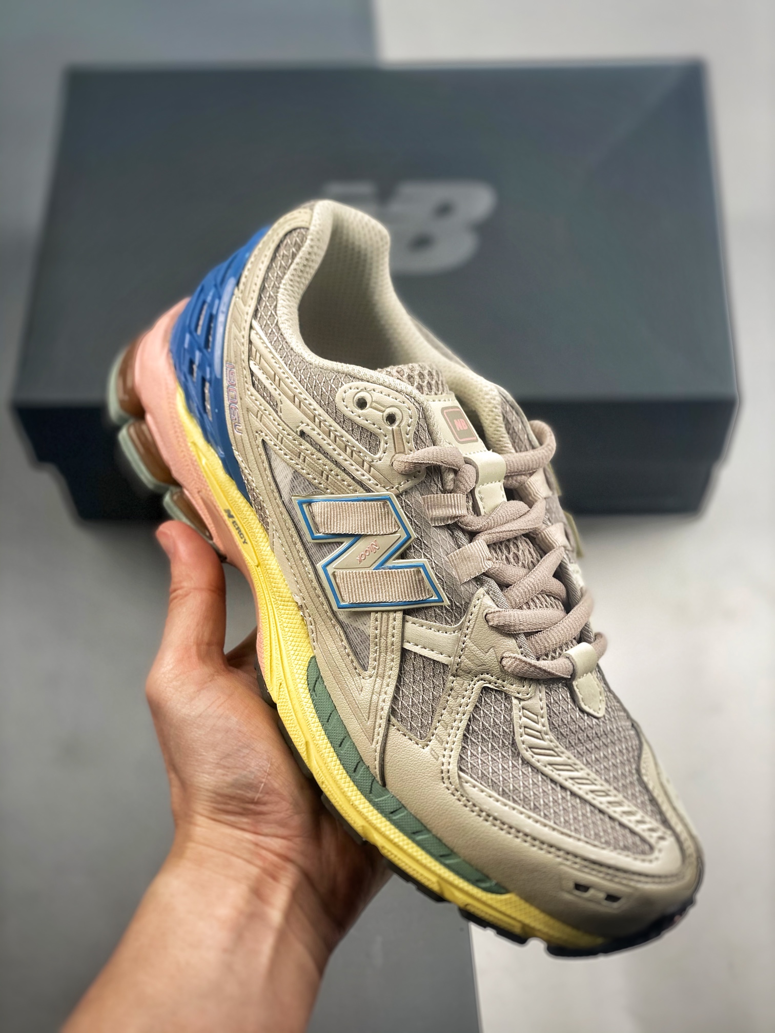CX专供 毒版公司货 【NB】 New Balance NB 1906 此款简约大方的造型设计,给人以随性休闲的时尚格调,穿着舒适轻便,运动灵活自如,满足日常个性穿搭. cc