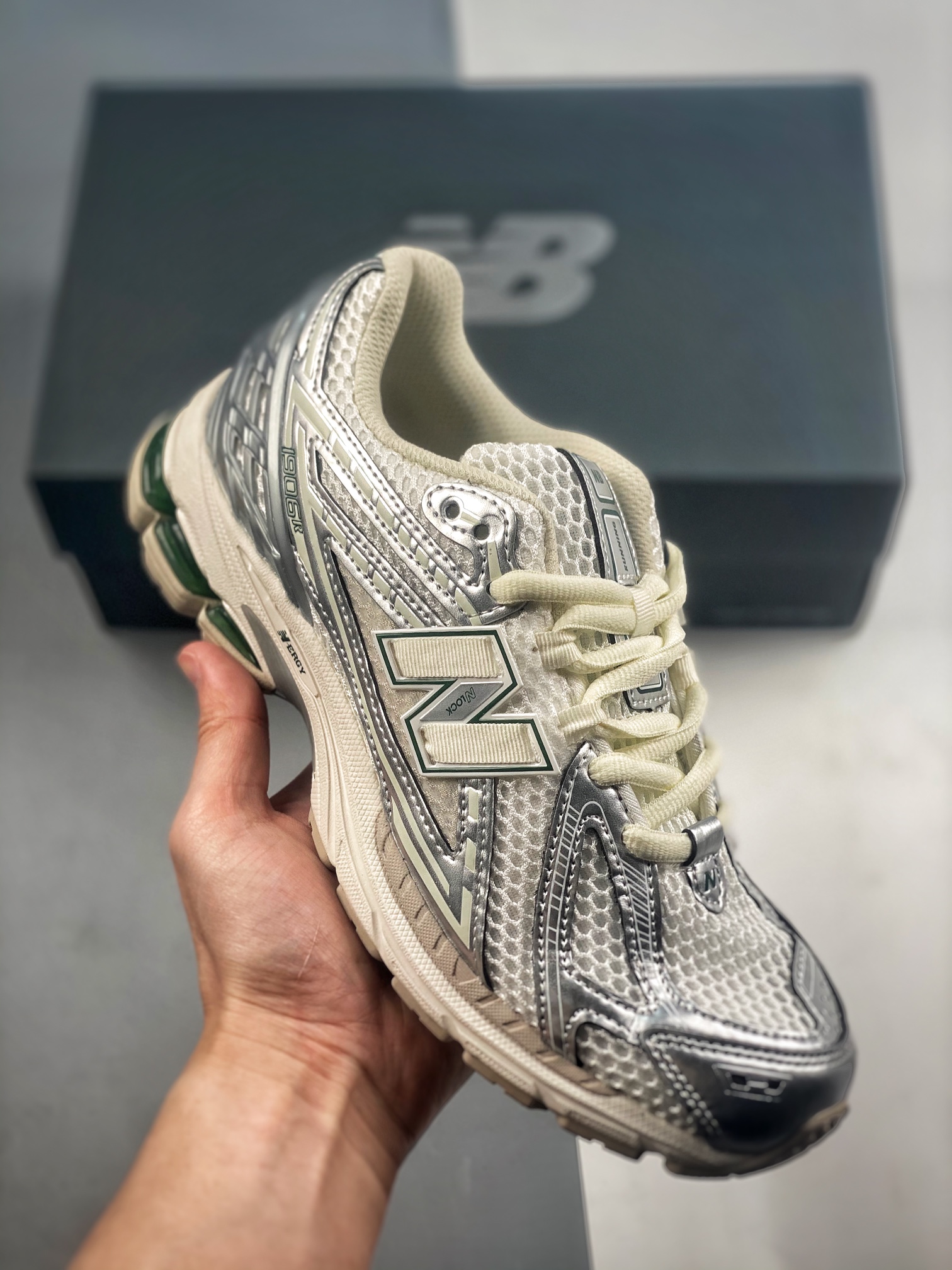 CX专供 毒版公司货 【NB】 New Balance NB 1906 此款简约大方的造型设计,给人以随性休闲的时尚格调,穿着舒适轻便,运动灵活自如,满足日常个性穿搭. cc