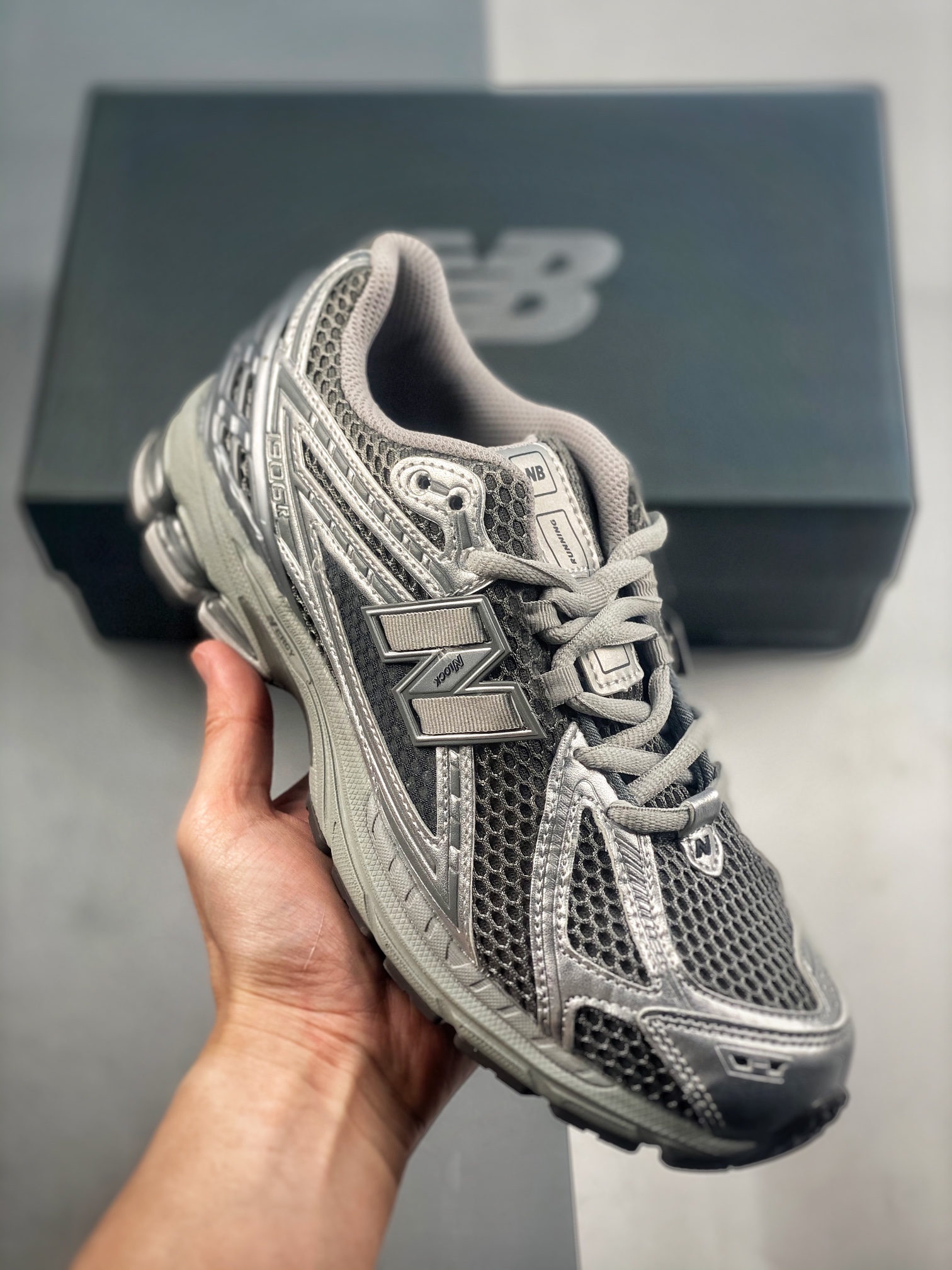 CX专供 毒版公司货 【NB】 New Balance NB 1906 此款简约大方的造型设计,给人以随性休闲的时尚格调,穿着舒适轻便,运动灵活自如,满足日常个性穿搭. cc