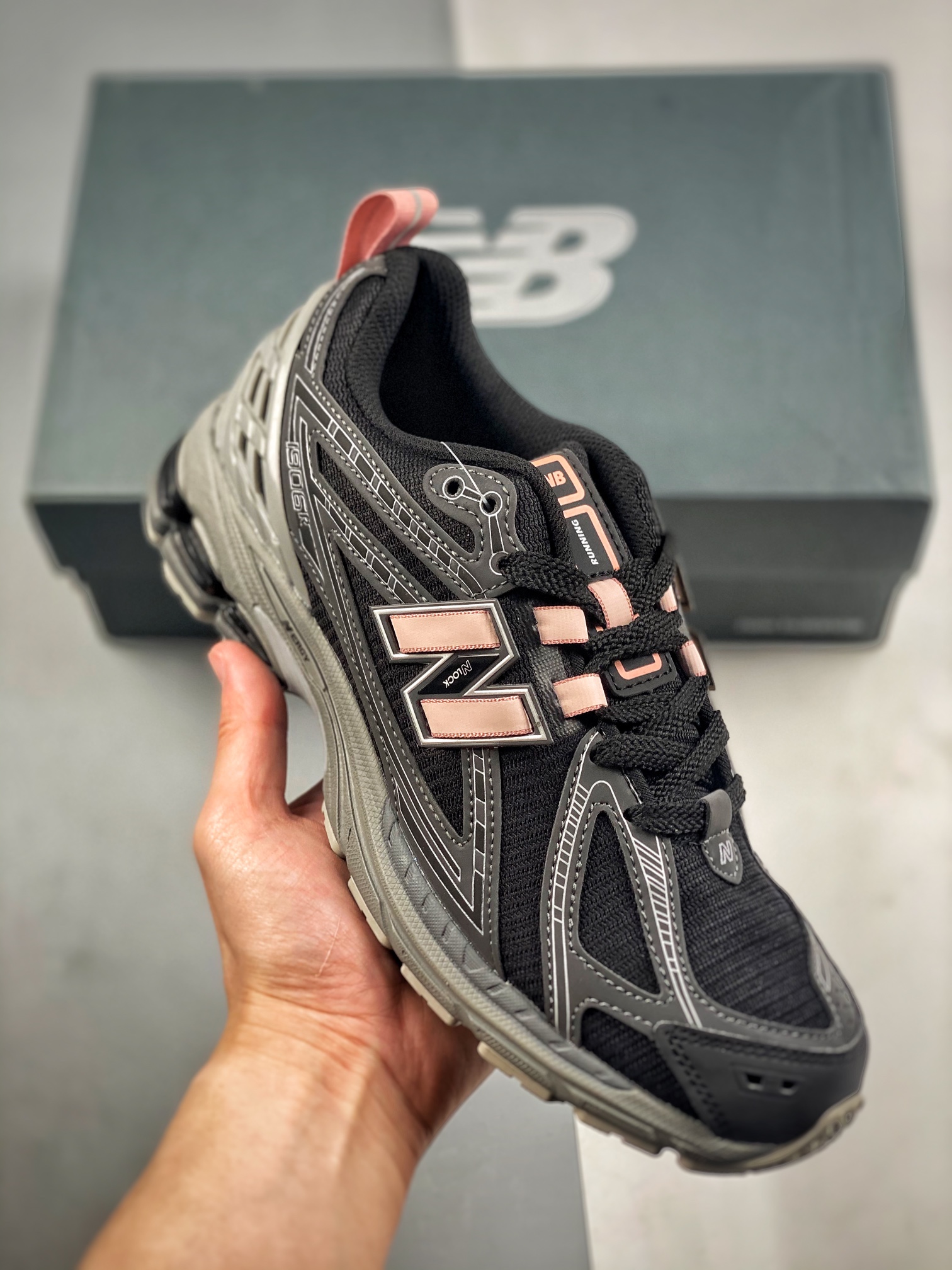 CX专供 毒版公司货 【NB】 New Balance NB 1906 此款简约大方的造型设计,给人以随性休闲的时尚格调,穿着舒适轻便,运动灵活自如,满足日常个性穿搭. cc