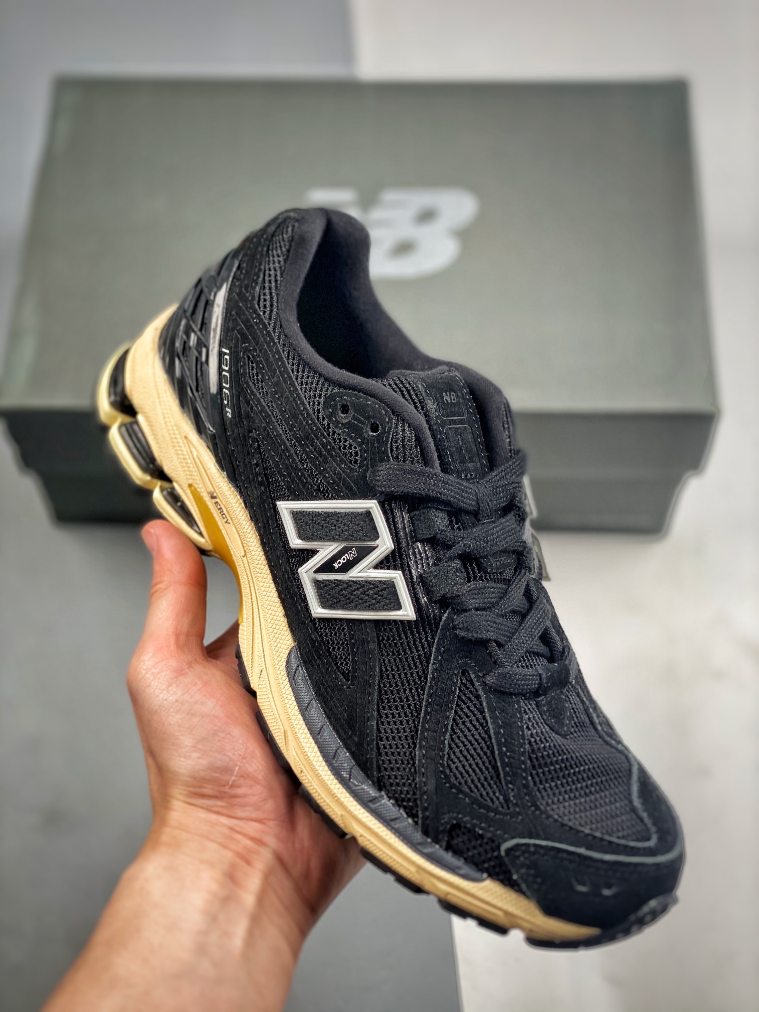 CX专供 毒版公司货 【NB】 New Balance NB 1906 此款简约大方的造型设计,给人以随性休闲的时尚格调,穿着舒适轻便,运动灵活自如,满足日常个性穿搭. cc