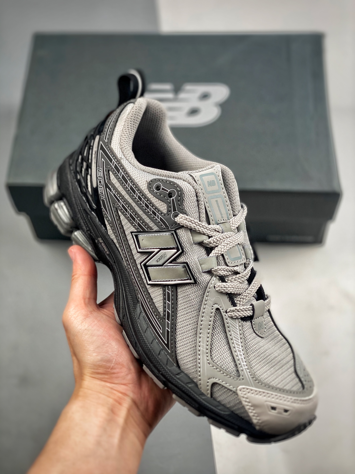 CX专供 毒版公司货 【NB】 New Balance NB 1906 此款简约大方的造型设计,给人以随性休闲的时尚格调,穿着舒适轻便,运动灵活自如,满足日常个性穿搭. cc