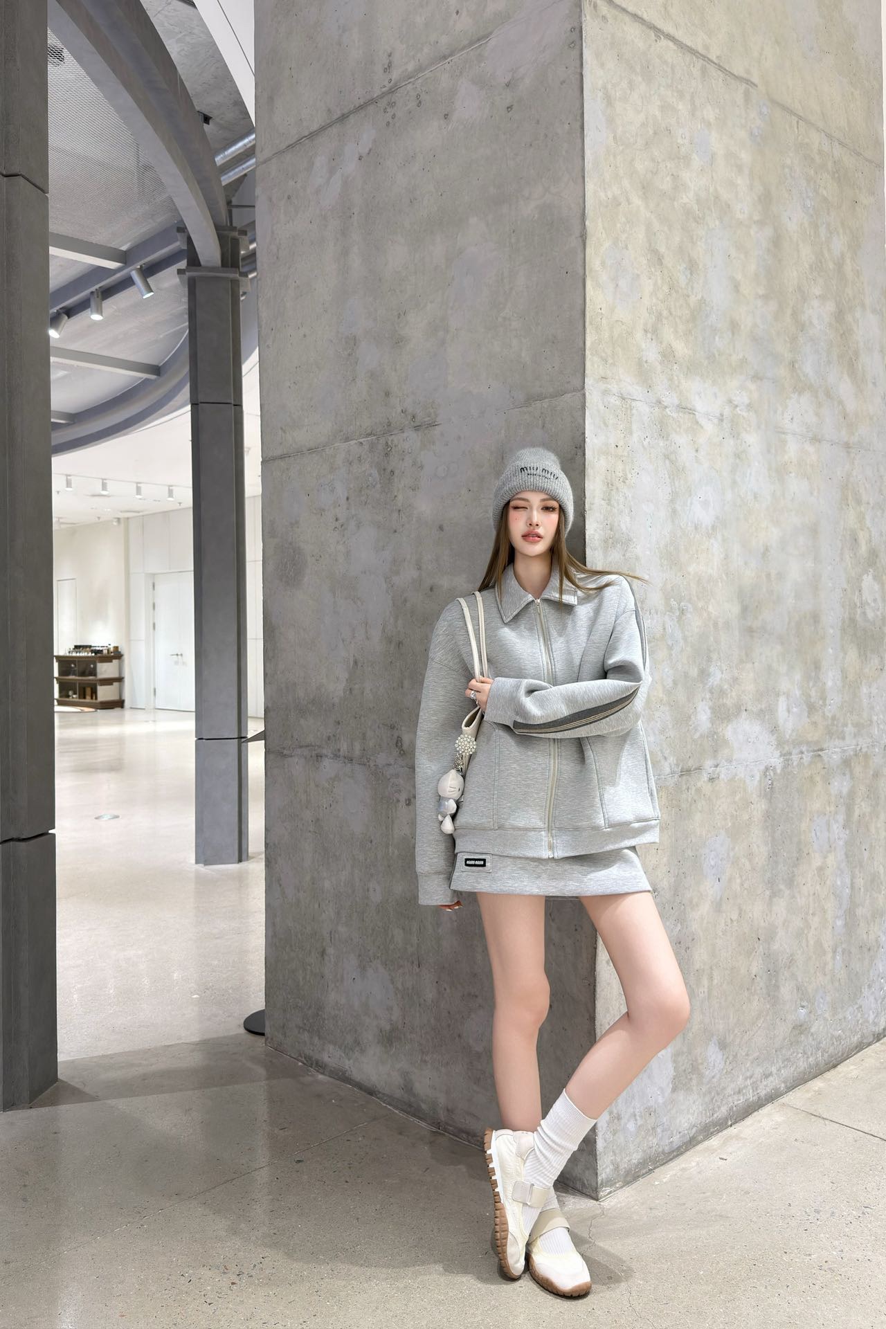 NO:569992,Jacket and skirt upper body picture,,skirts,jackets & coats,alexander wang19860909外套半裙上身图,,skirts,jackets & coats,alexander wang,Women's clothing