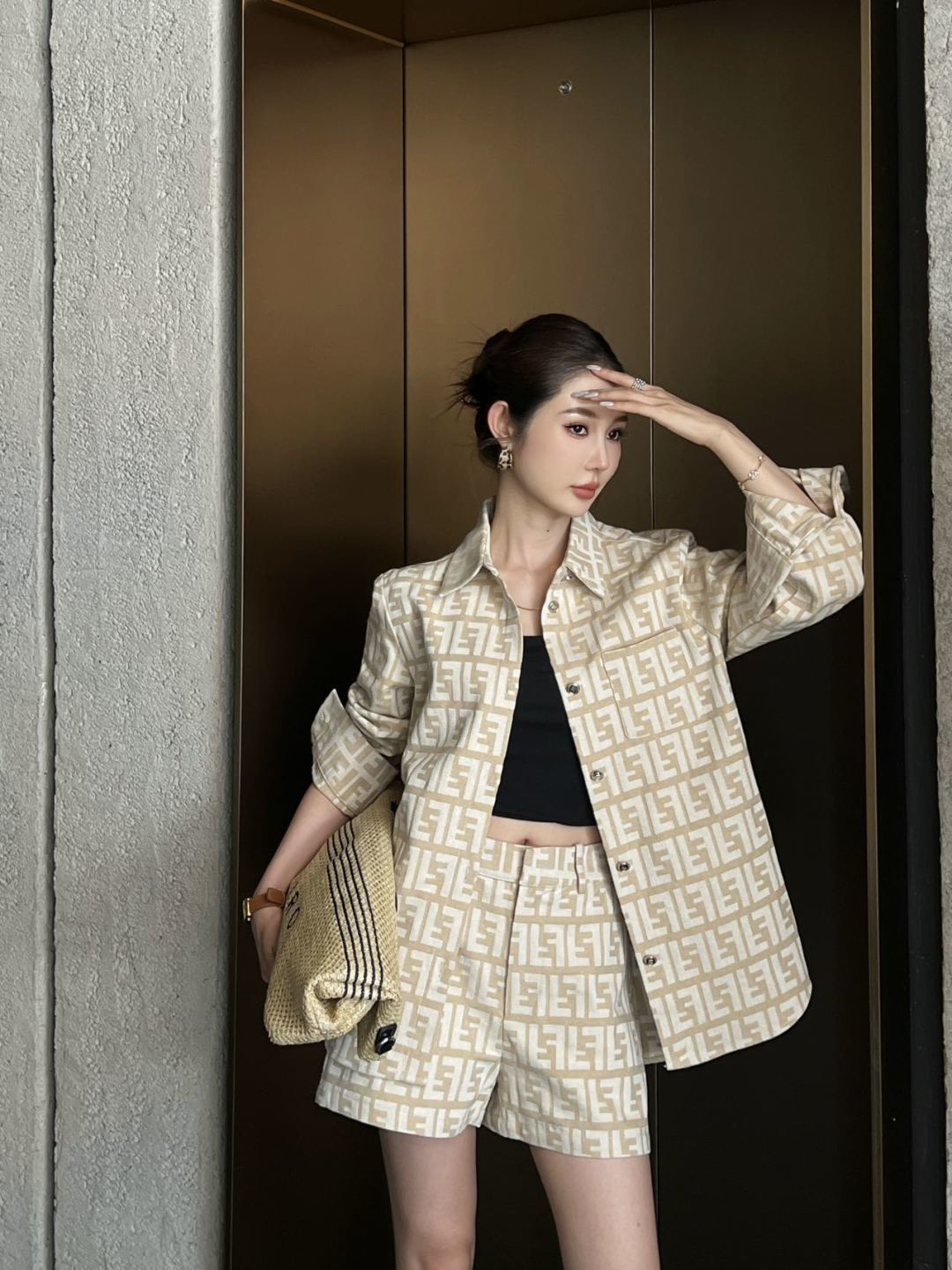 NO:762346,Jackets, shorts, tops, shorts, jackets & coats,19860909外套 短裤上身图,,shorts,jackets & coats,,Women's clothing