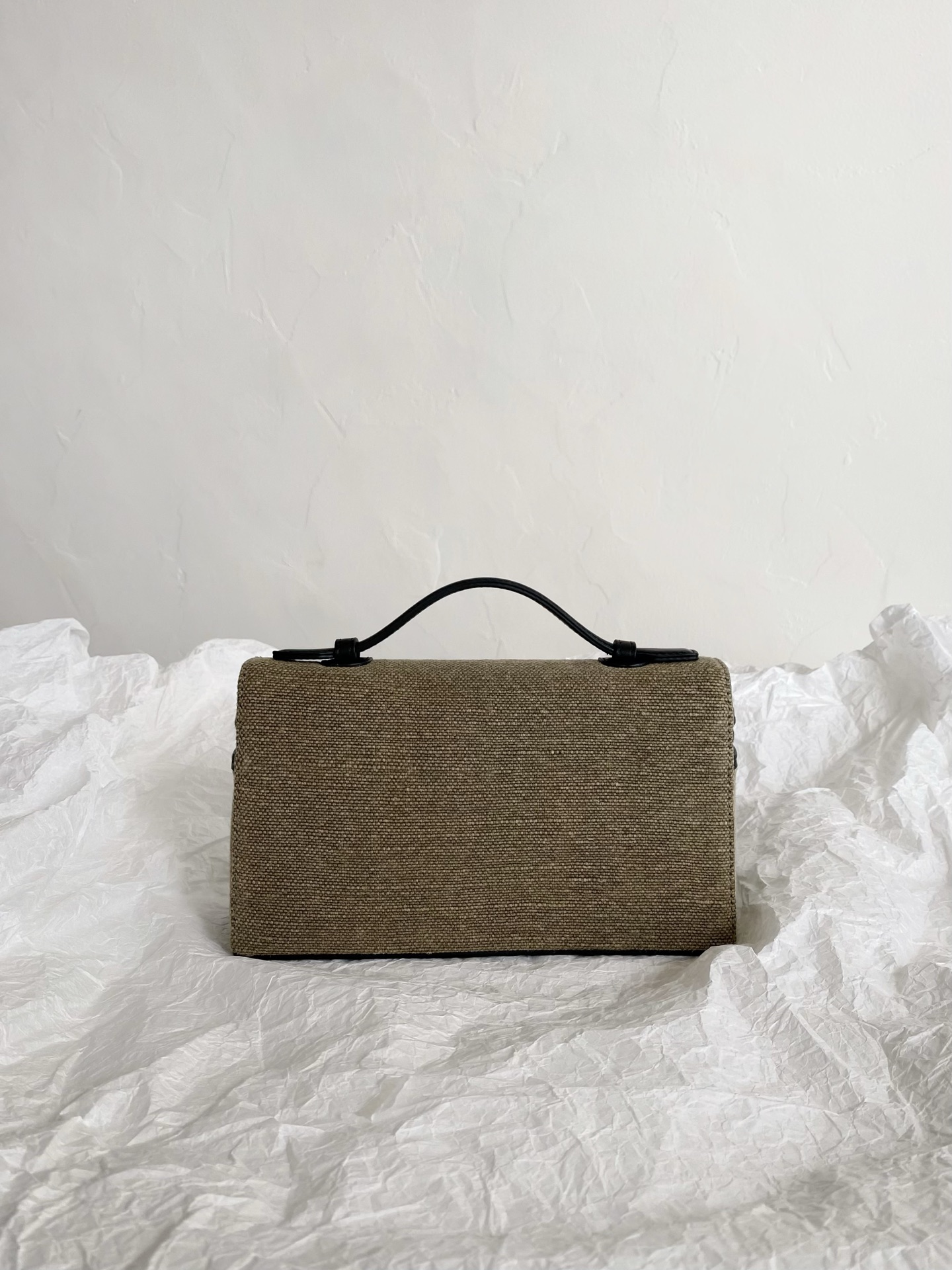⏰预定啦
LP loro piana 帆布拼黑(金扣)L19💽
正确版帆布终于开发出来了！
这只包知道你们问了很多很多次
每次都是因为帆布的开发卡进度而难受🥲
现在终于有正确版了，安心做货！
再配上对版对色的黑色进口皮
你们放心买哈！里里外外都正确❗️
19×11×6.5cm7001m 