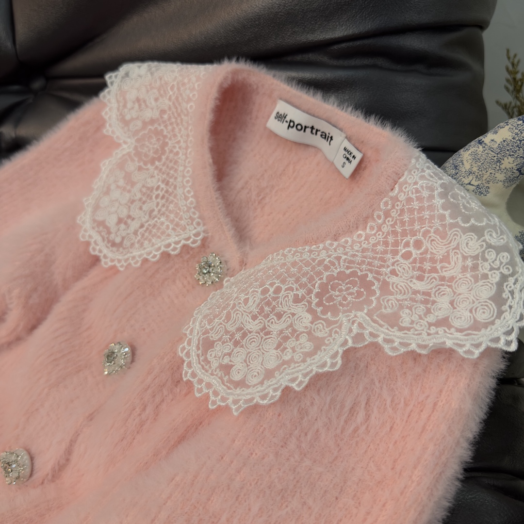 High-End Quality Female Suit Set with Embroidery Tie and Self-Portrait Package - 图片 2