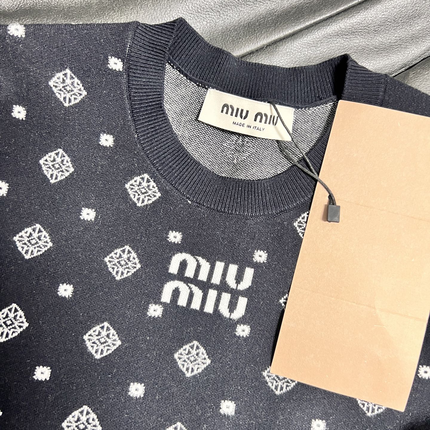 MiuMi*Mum 25ss New Series: Single-Handed Female Suit Packed with Floral Logo Designs - 图片 4