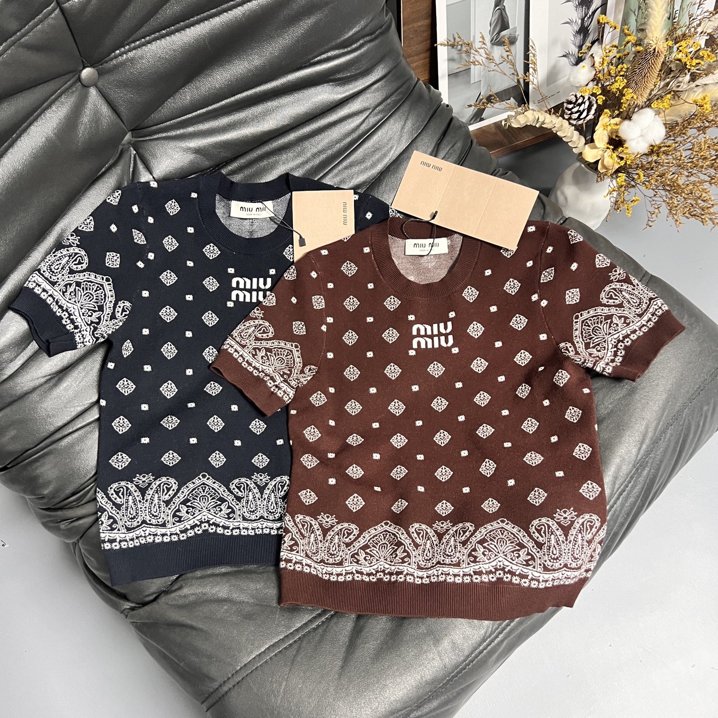 MiuMi*Mum 25ss New Series: Single-Handed Female Suit Packed with Floral Logo Designs - 图片 1