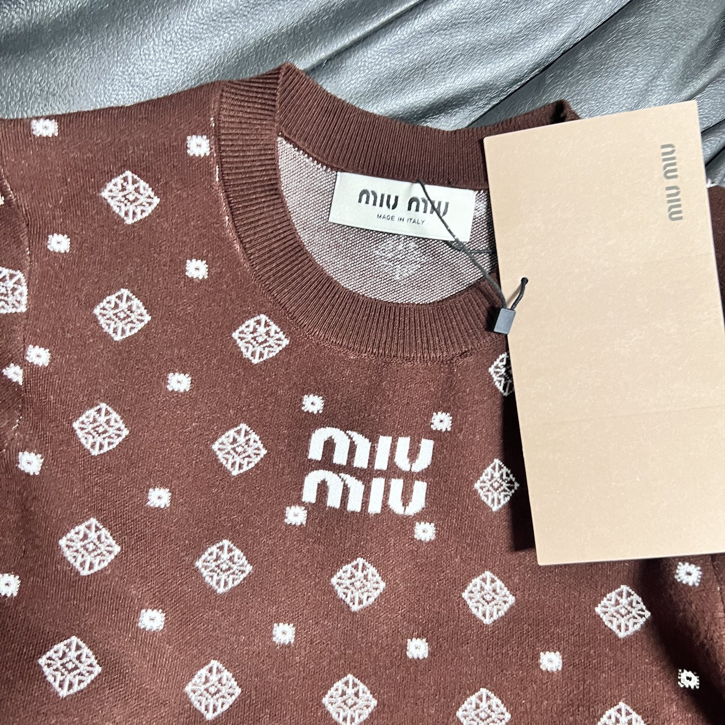 MiuMi*Mum 25ss New Series: Single-handed Female Suit Packed with Vintage Style - 图片 4