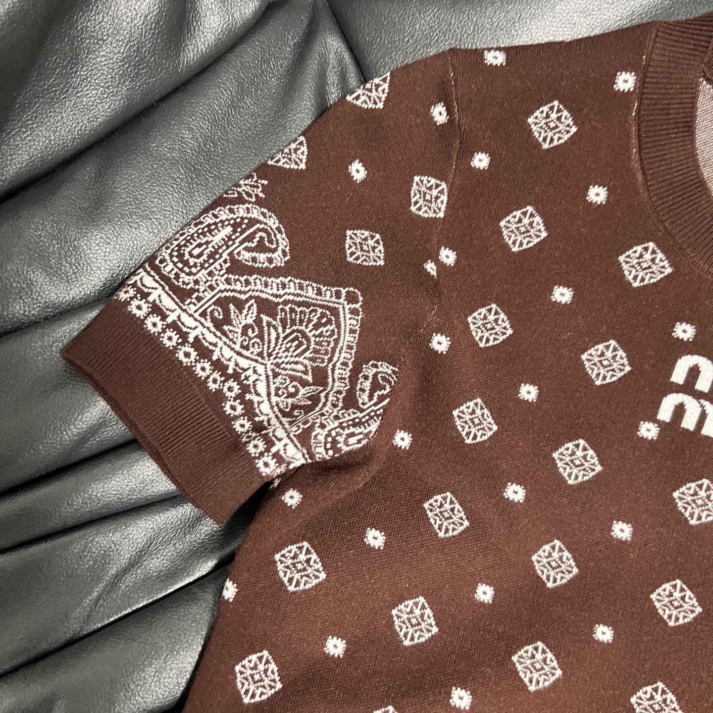 MiuMi*Mum 25ss New Series: Single-handed Female Suit Packed with Vintage Style - 图片 6