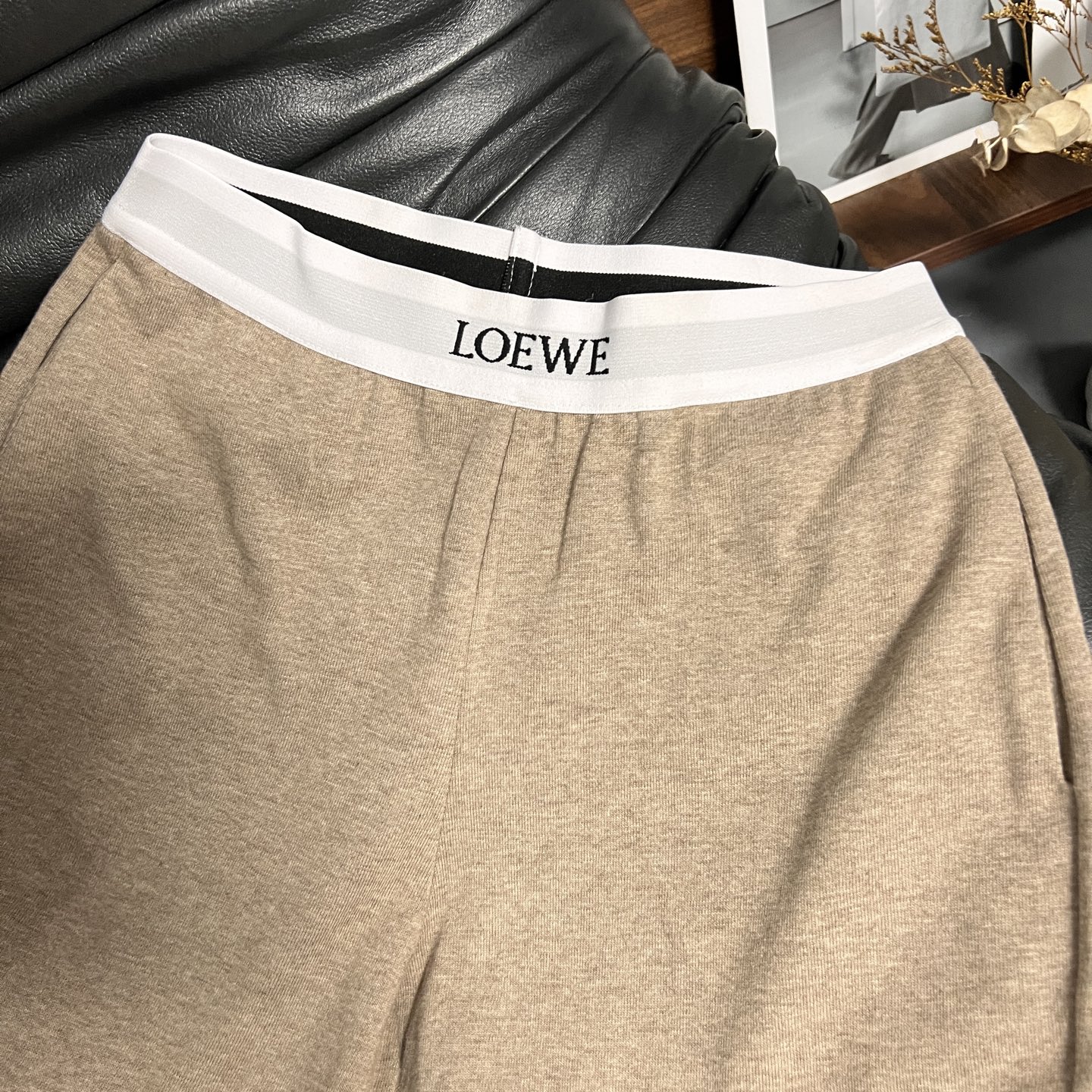 “Stylish One-Size-Fits-All Female Suit with Multiple Options in Two Colors” - 图片 6