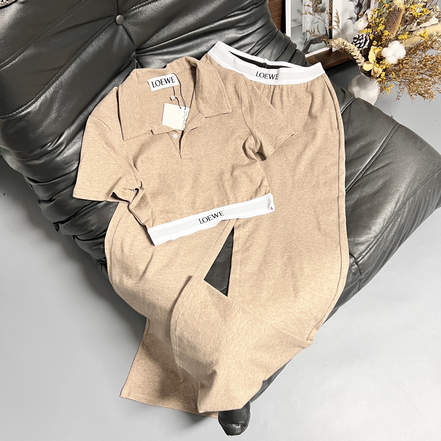 Stylish Women’s Suit Set with Classic Design for Comfortable Wear and Versatility - 图片 2