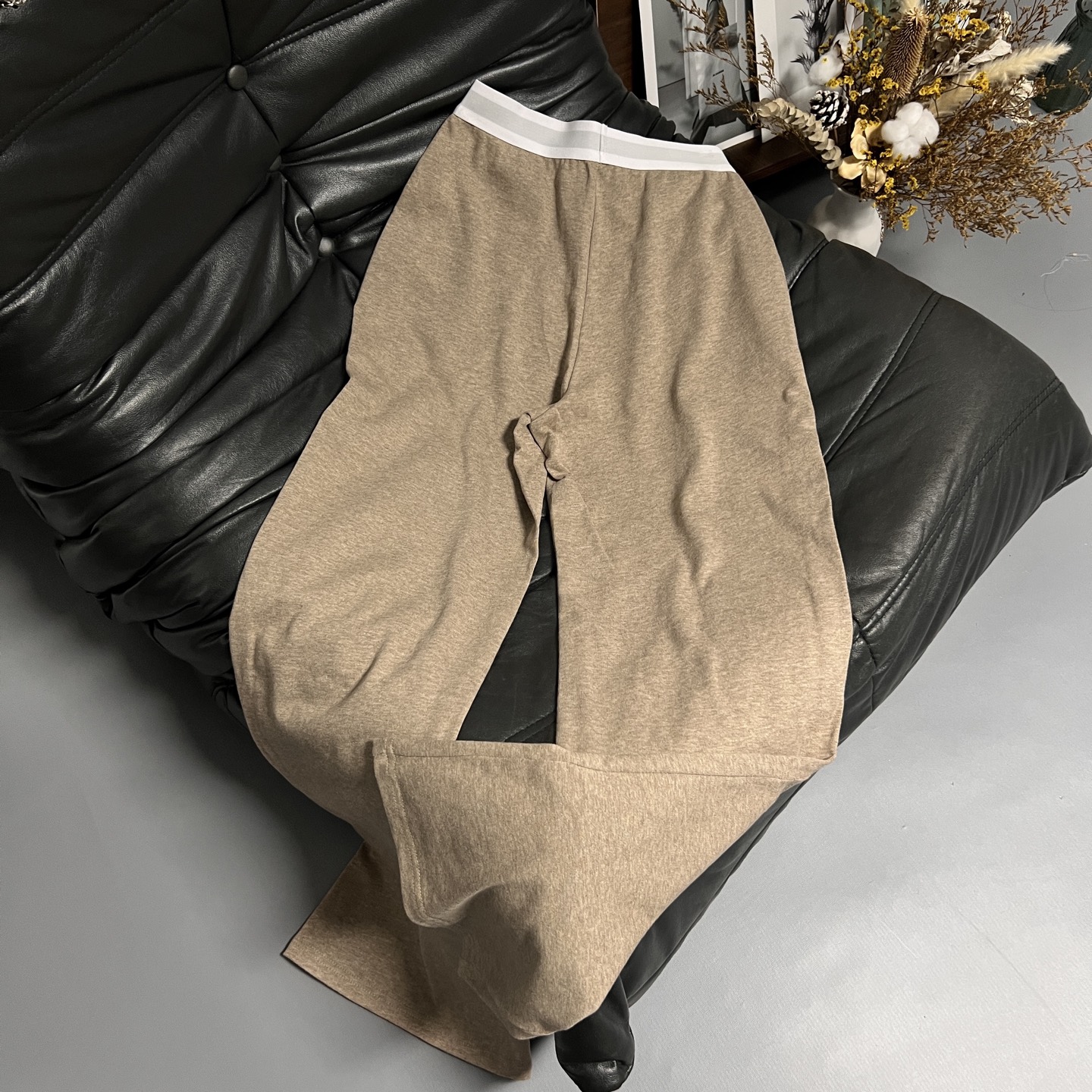 “Stylish One-Size-Fits-All Female Suit with Multiple Options in Two Colors” - 图片 5