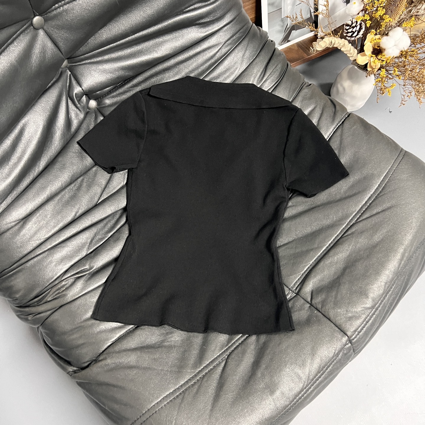 Miu Mi’s Stylish Two-Tone Sleeve Shirt with Fake Two Design - 图片 3