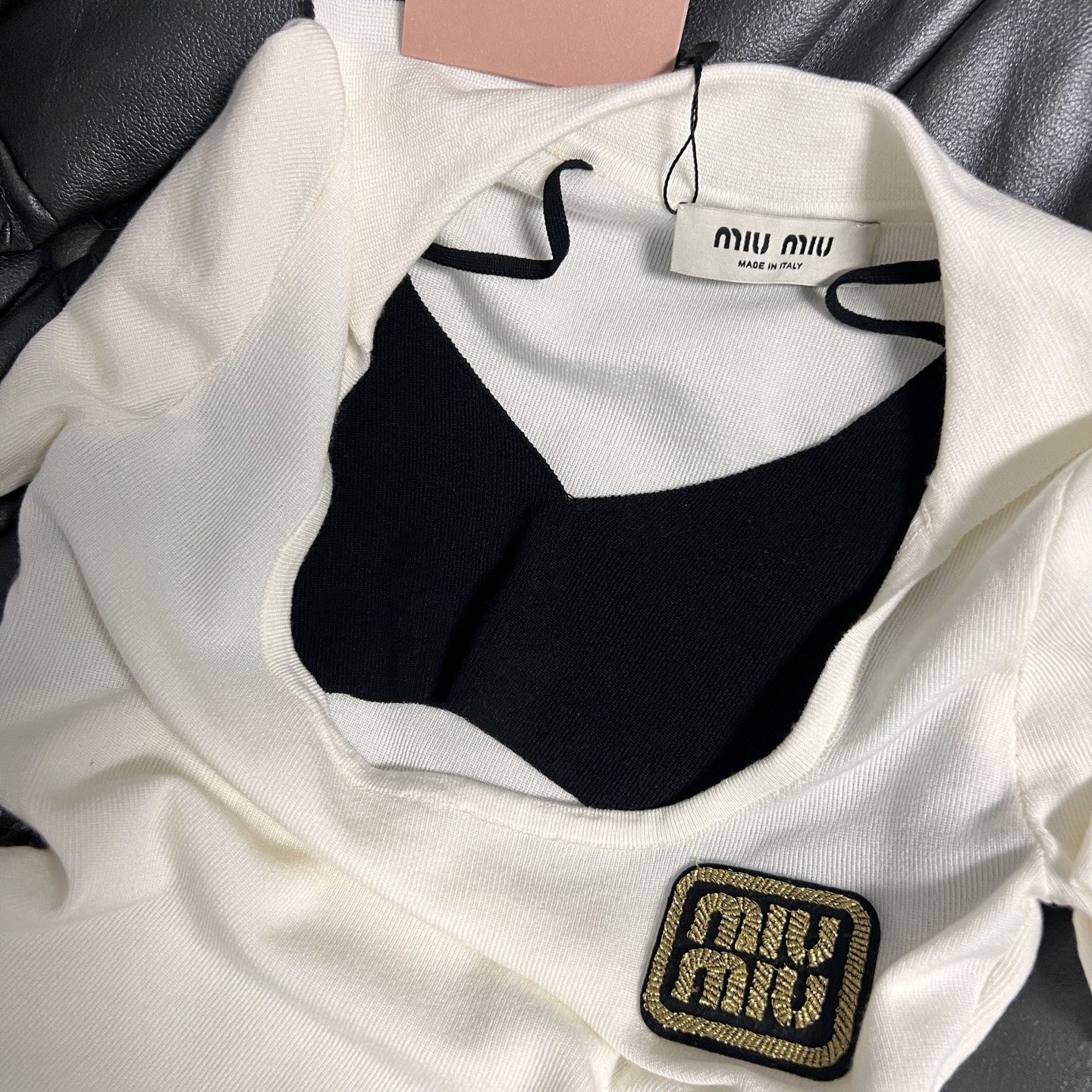 Miu Mi’s Stylish Two-Tone Sleeve Shirt for Hard-Core Females - 图片 5