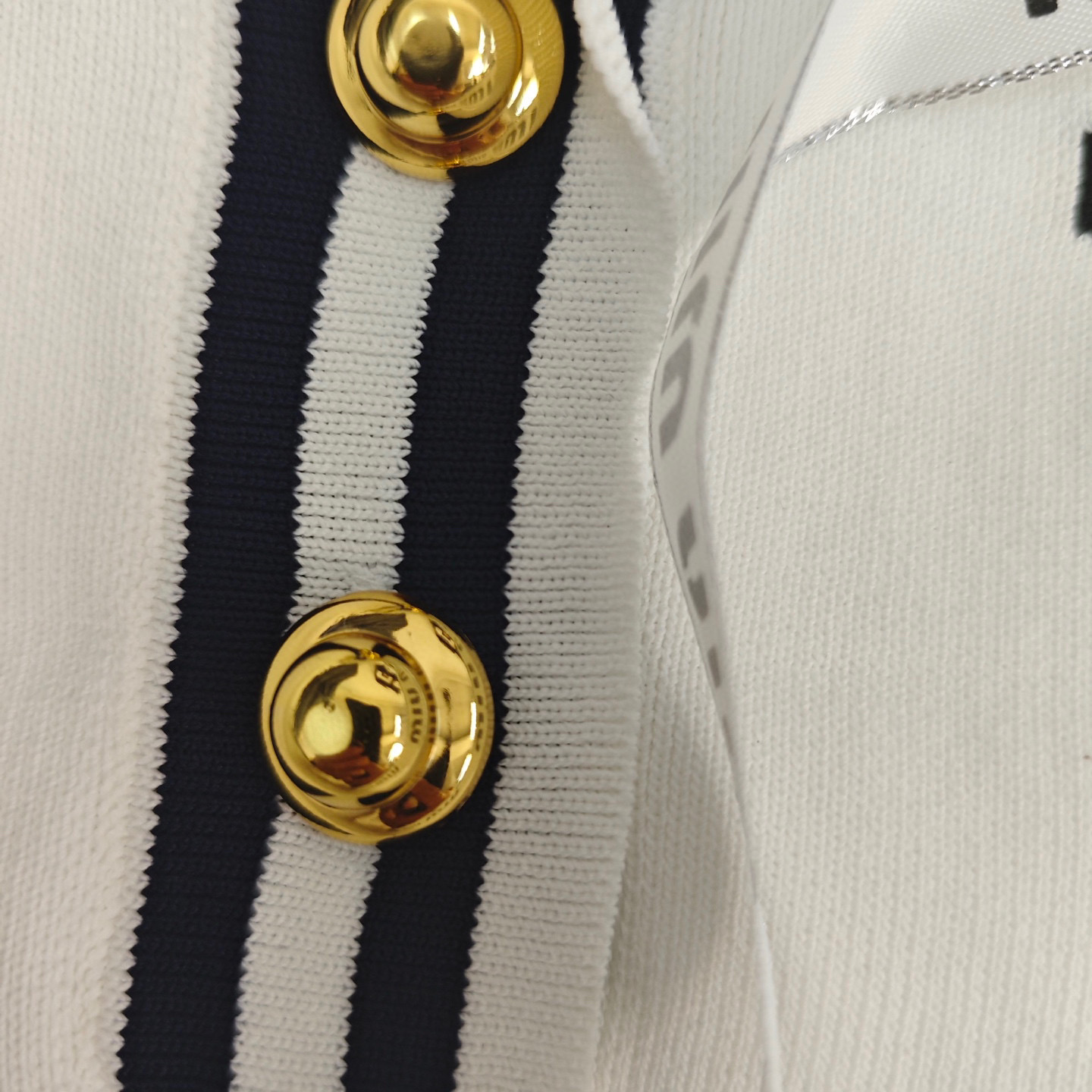 Stylish Single-Handed Female Suit: White, Blue, Yellow Colors, Sailor Collar, Metal Buttons - 图片 5