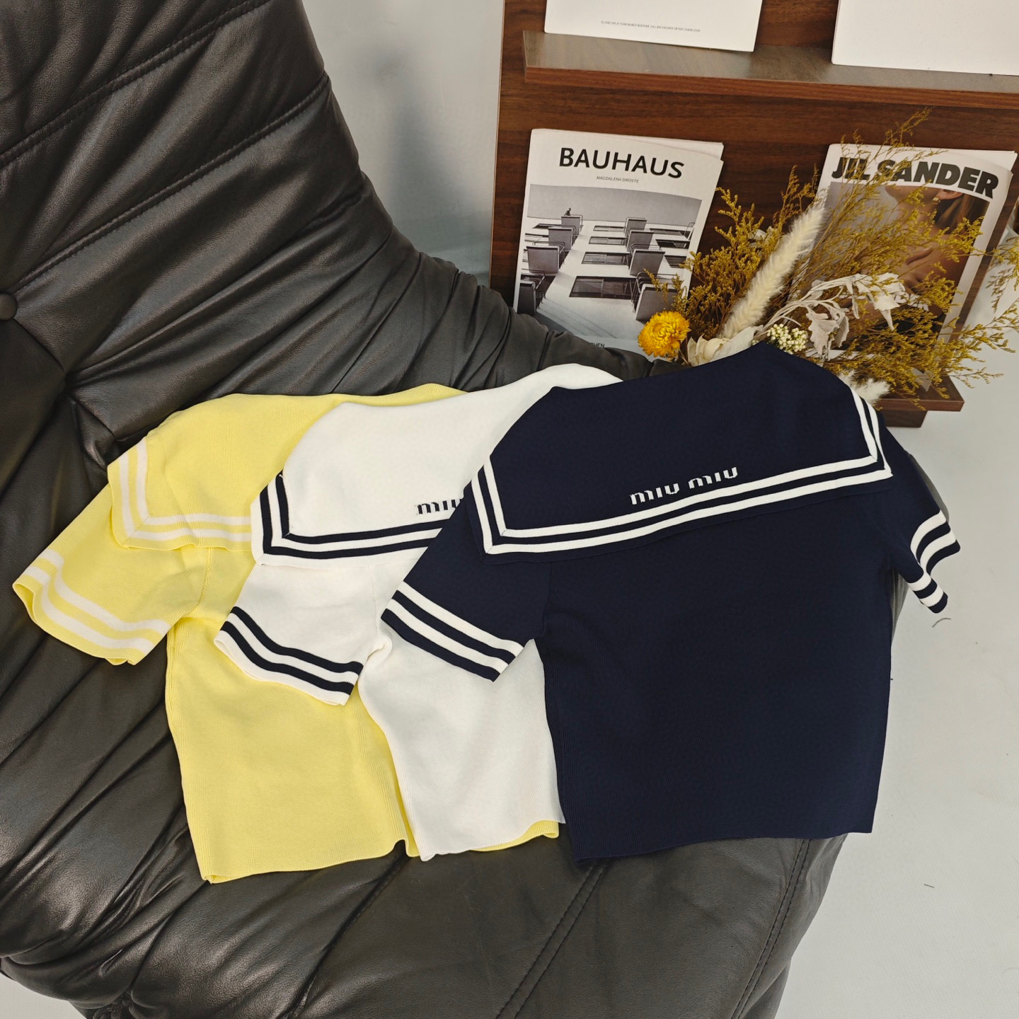 Stylish Single-Handed Female Suit: White, Blue, Yellow Colors, Sailor Collar, Metal Buttons - 图片 2