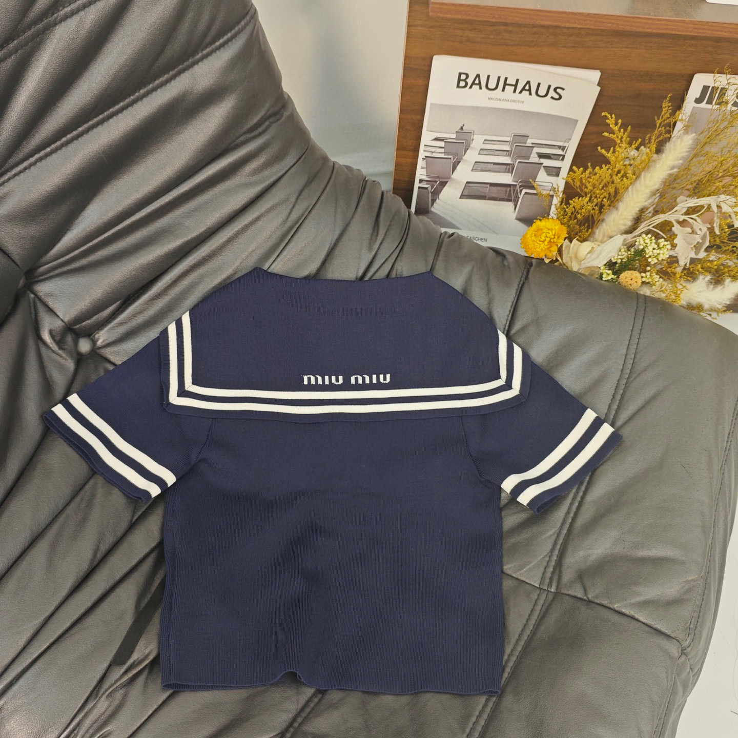 Stylish Single-Handed Female Suit: White, Blue, Yellow, Comfortable Fabric, Iconic Sailor Collar - 图片 4