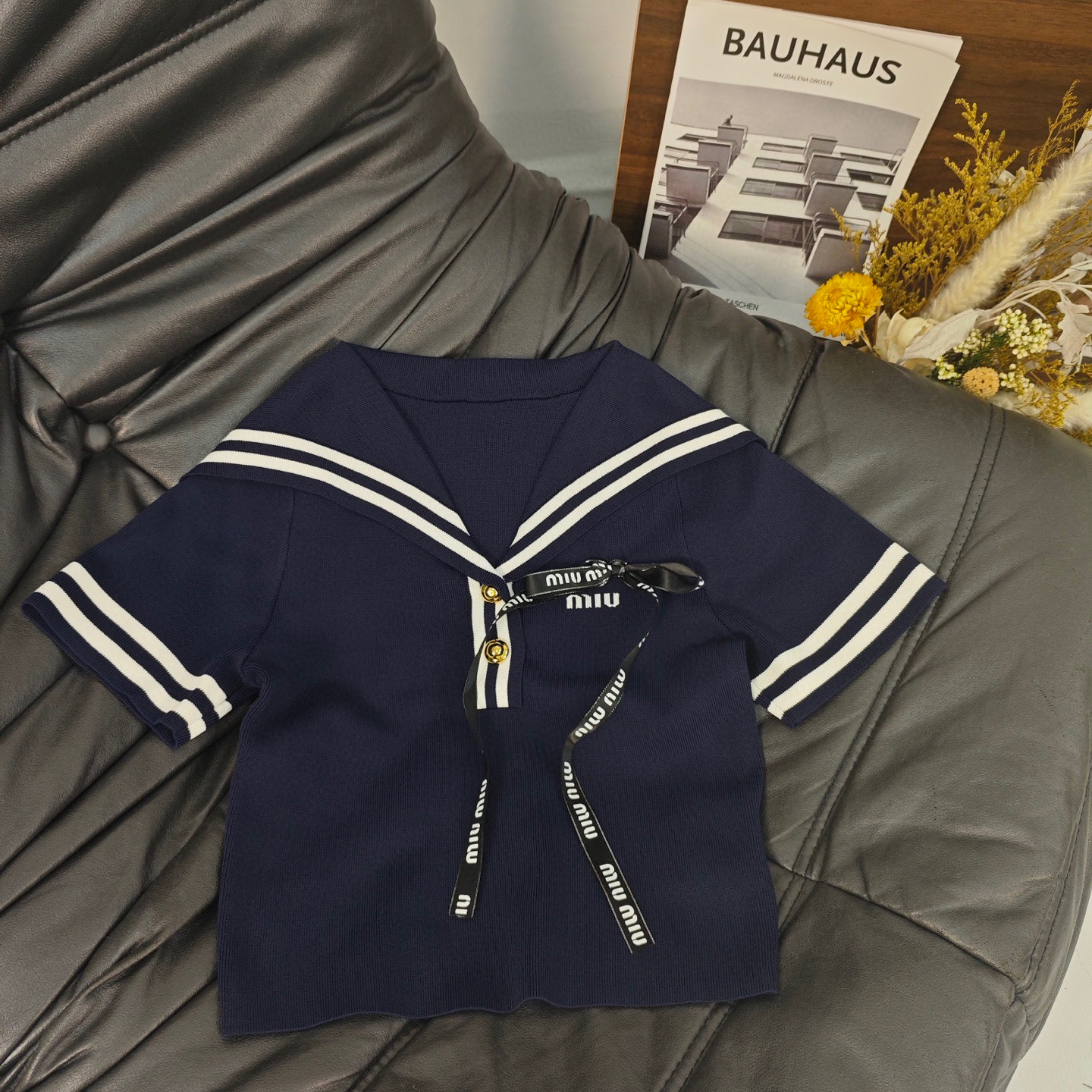 Stylish Single-Handed Female Suit: White, Blue, Yellow, Comfortable Fabric, Iconic Sailor Collar - 图片 3