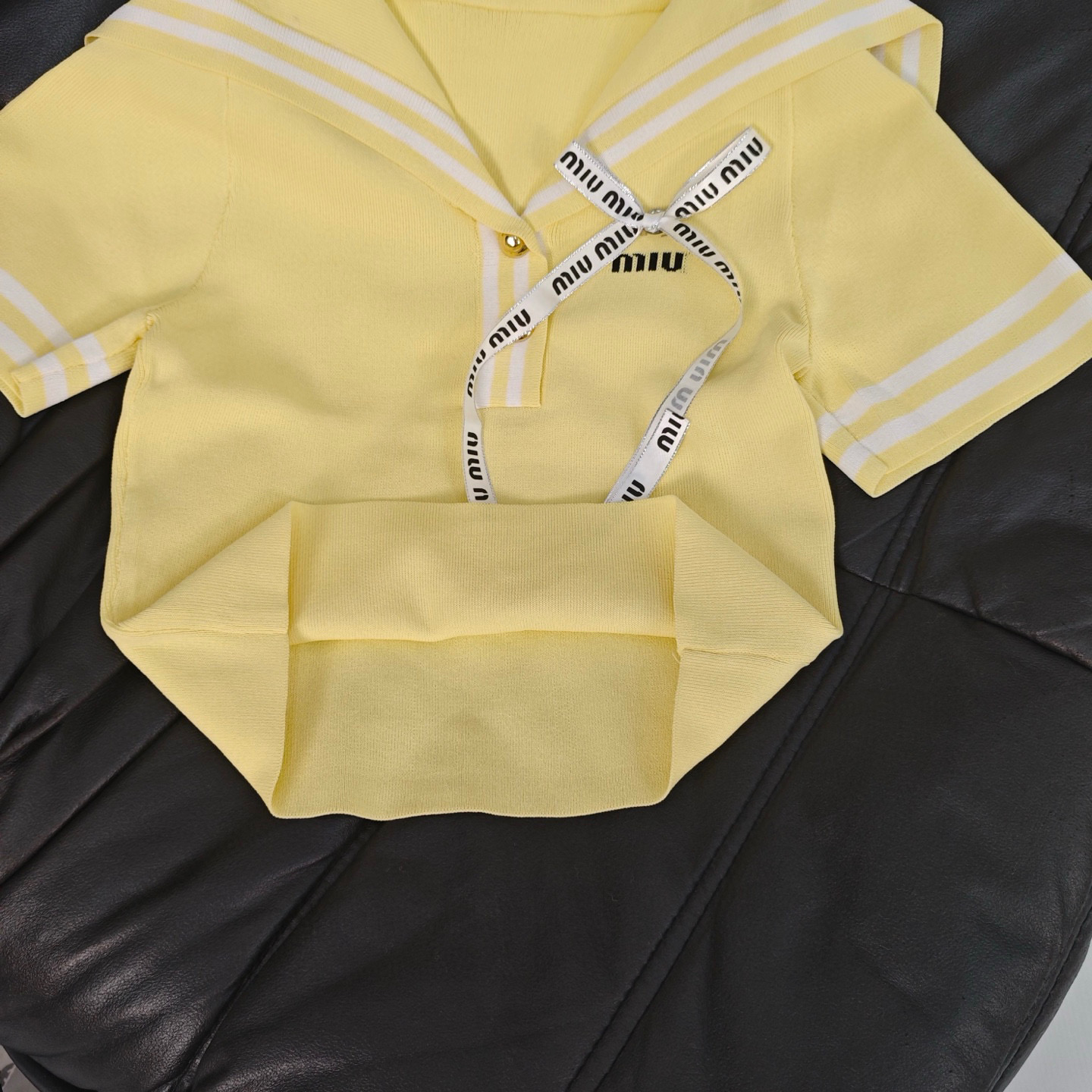 Stylish Single-Handed Female Suit: White, Blue, Yellow Colors, Sailor Collar, Metal Buttons - 图片 7