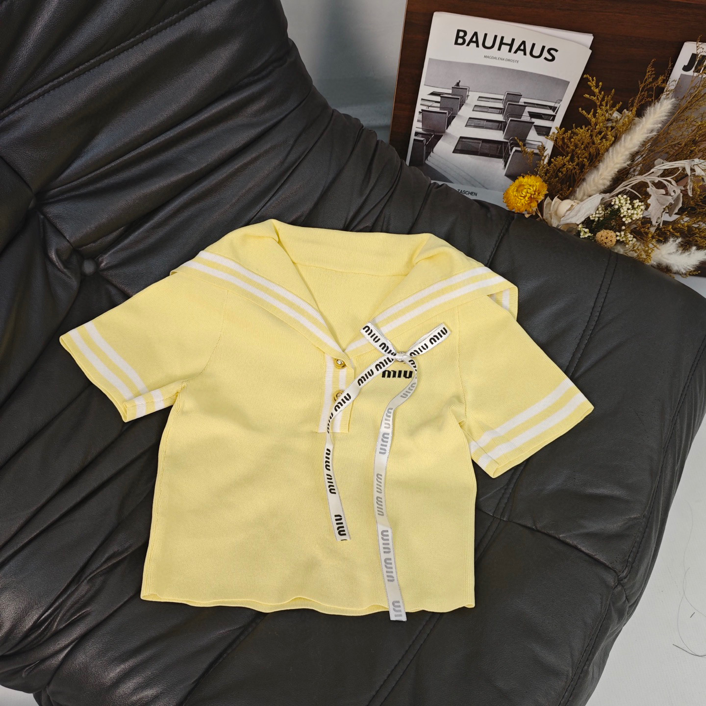 Stylish Single-Handed Female Suit: White, Blue, Yellow Colors, Sailor Collar, Metal Buttons - 图片 3